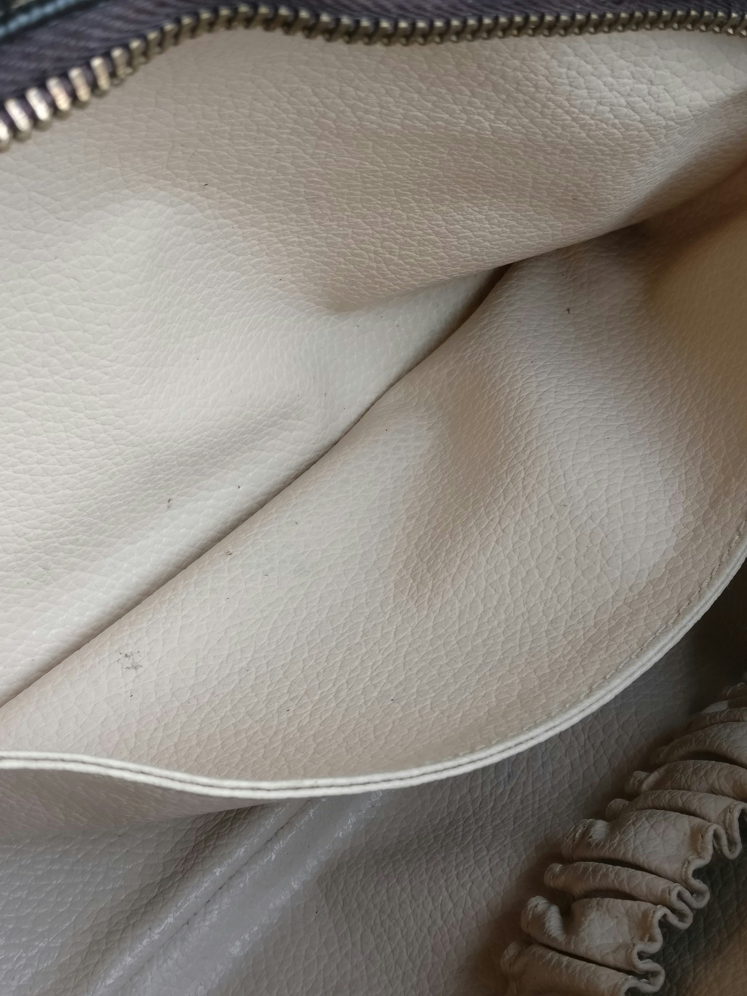 Louis Vuitton Trousse Toilette 23
