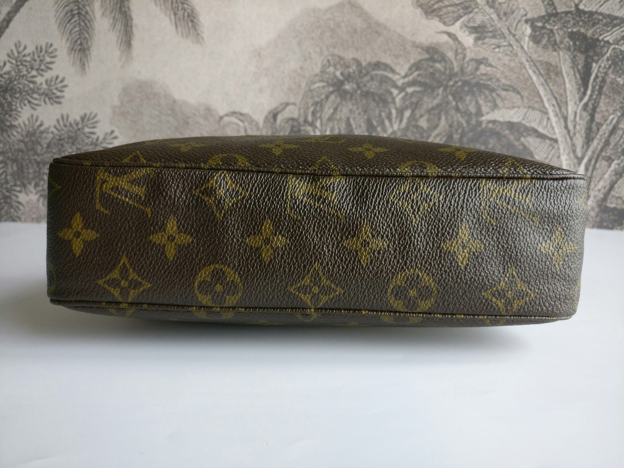 Louis Vuitton Trousse Toilette 23
