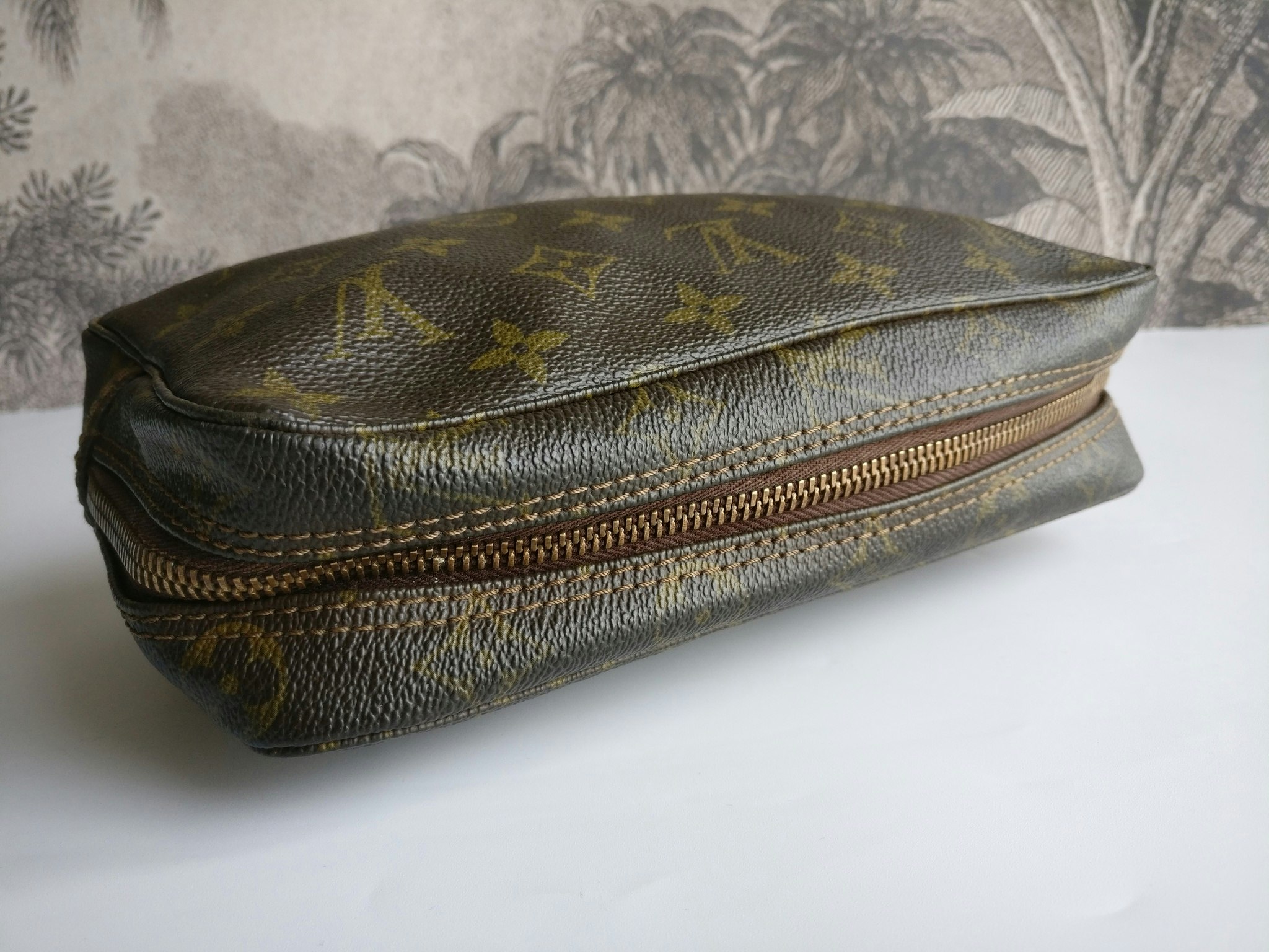 Louis Vuitton Trousse Toilette 23