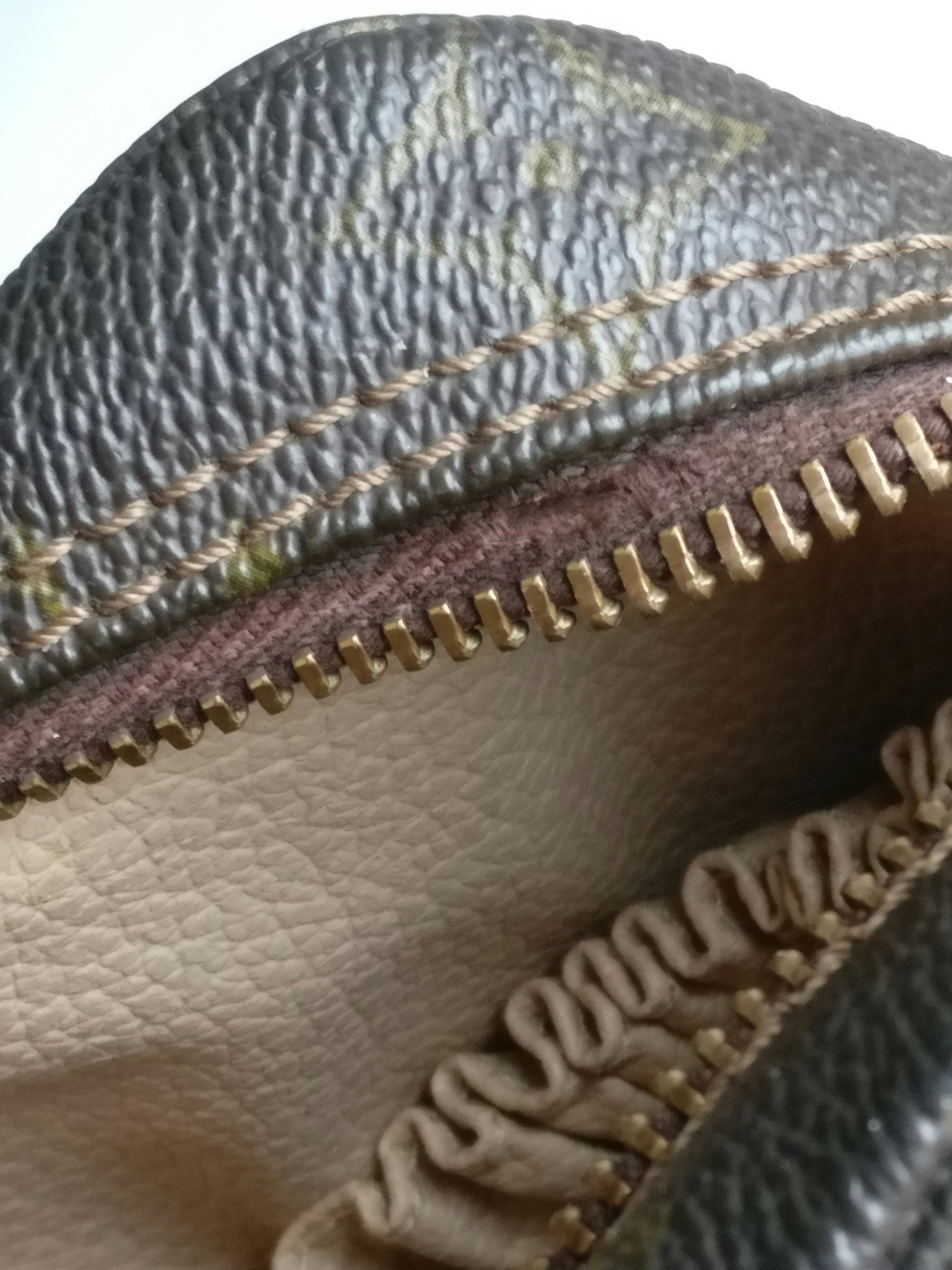 Louis Vuitton Trousse Toilette 23