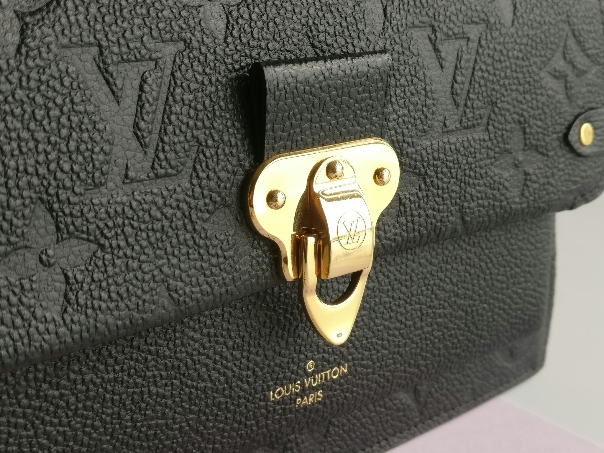 Louis Vuitton Vavin Chain Wallet empreinte