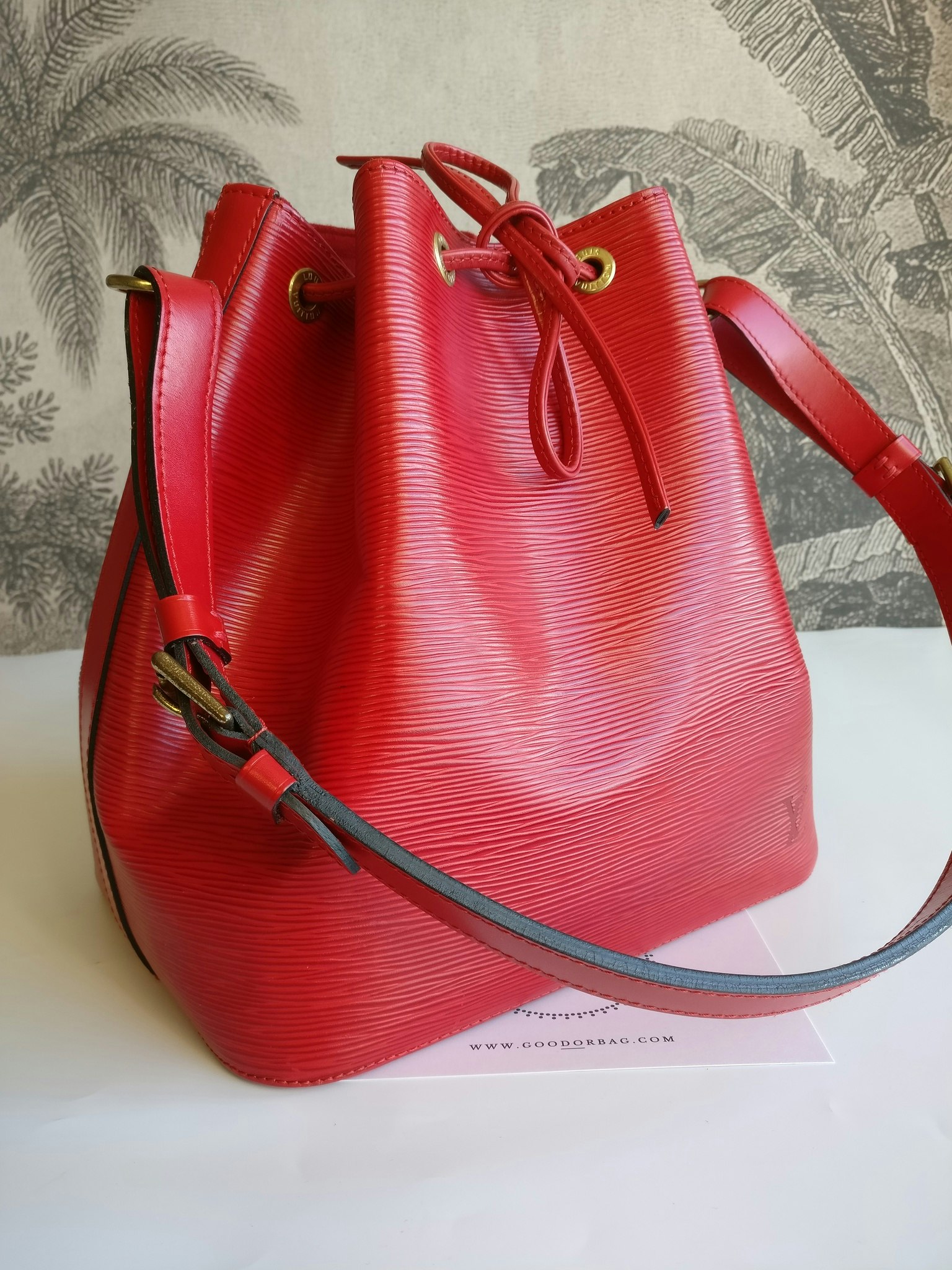 Louis Vuitton Petit Noé red epi