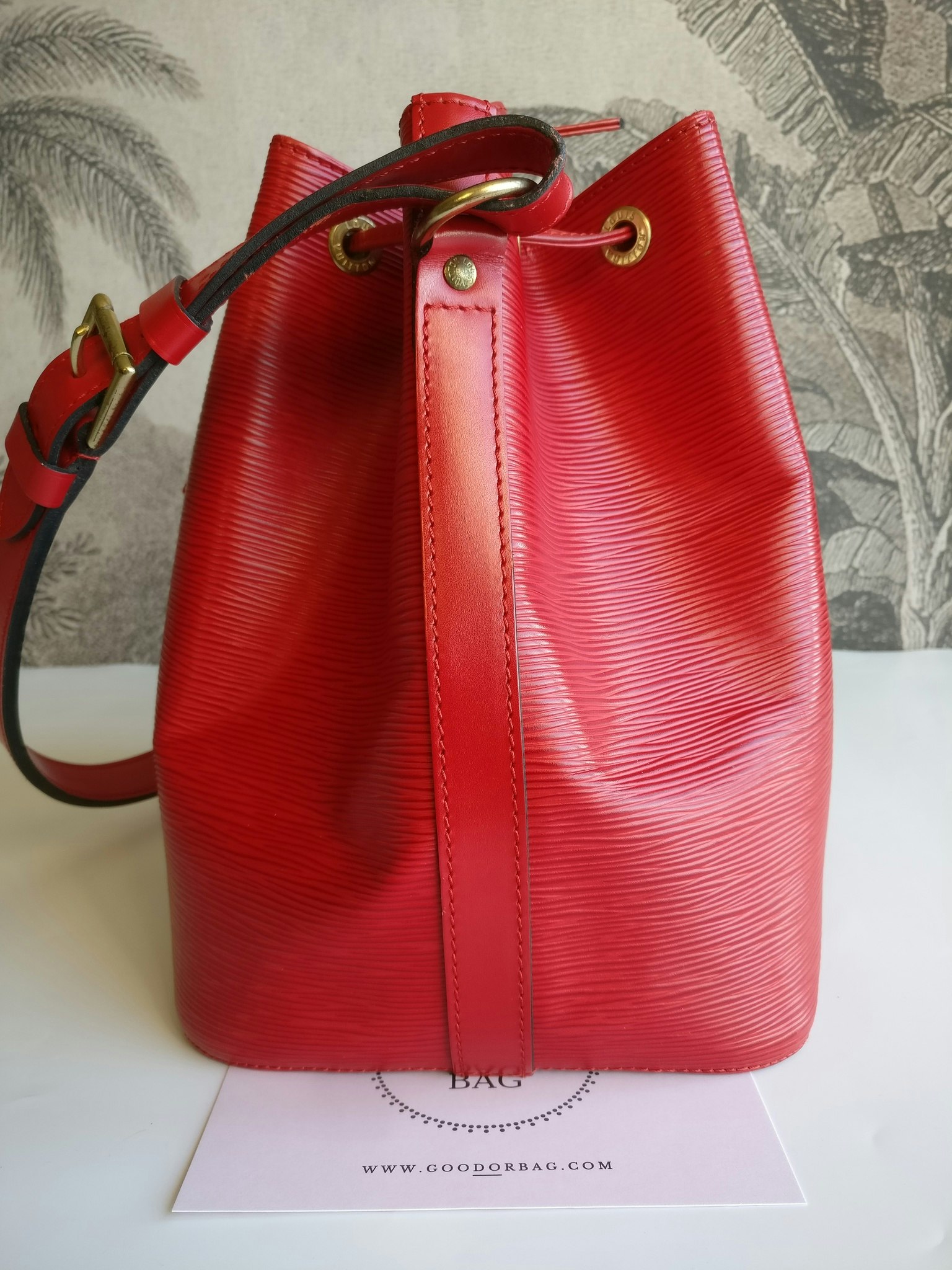 Louis Vuitton Petit Noé red epi