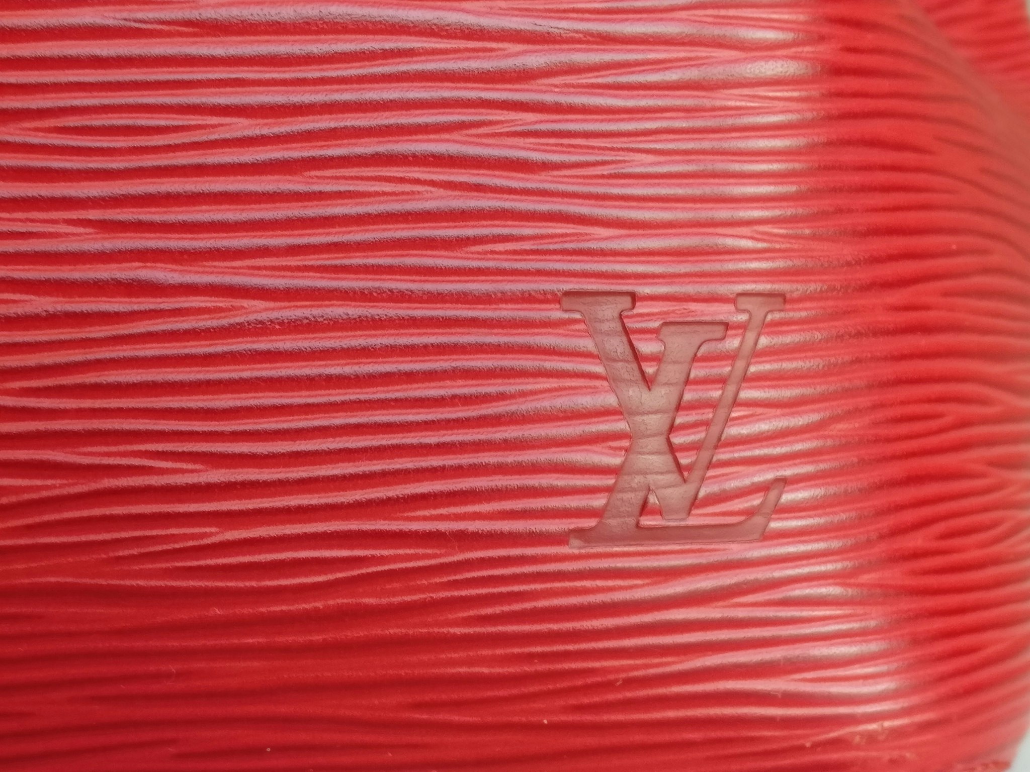 Louis Vuitton Petit Noé red epi