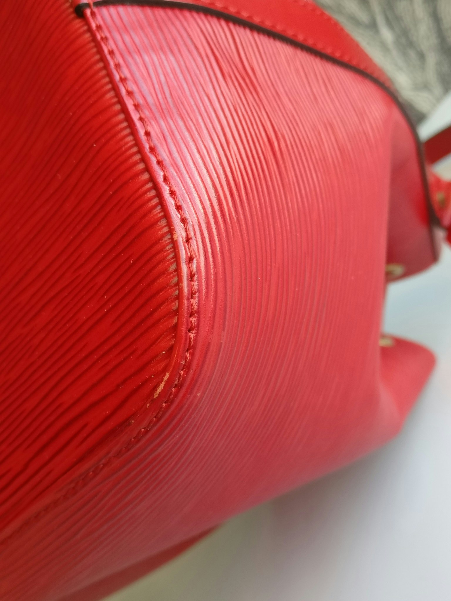 Louis Vuitton Petit Noé red epi