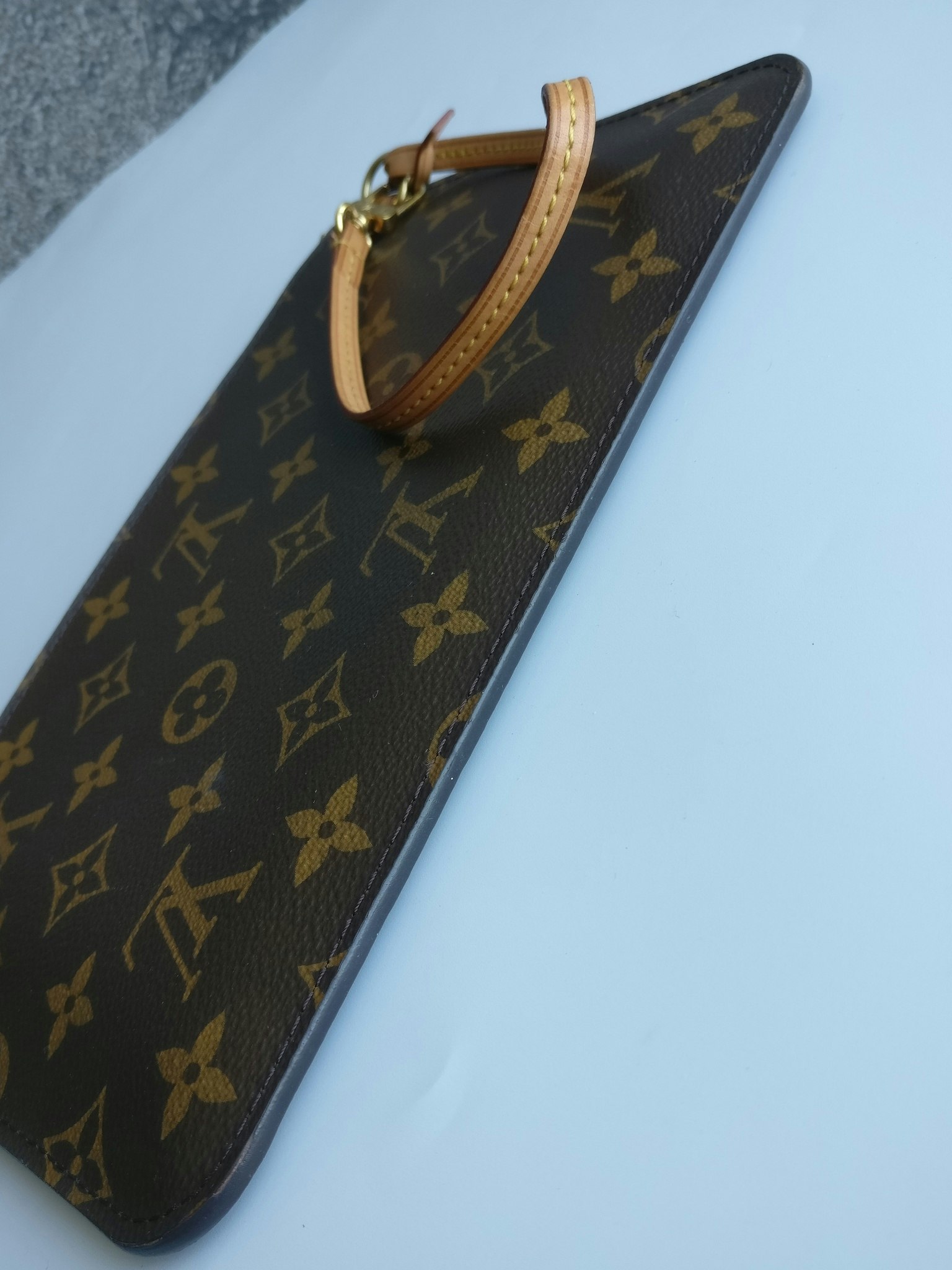 Louis Vuitton Neverfull MM pochette