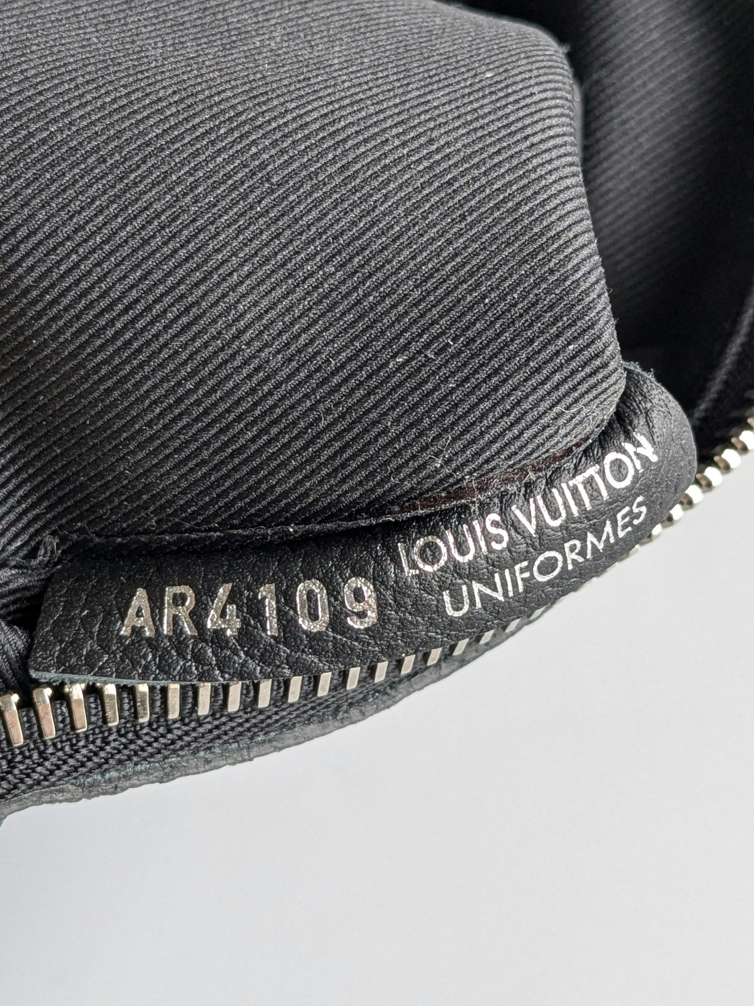 Louis Vuitton Pochette Pallas Uniformes crossbody