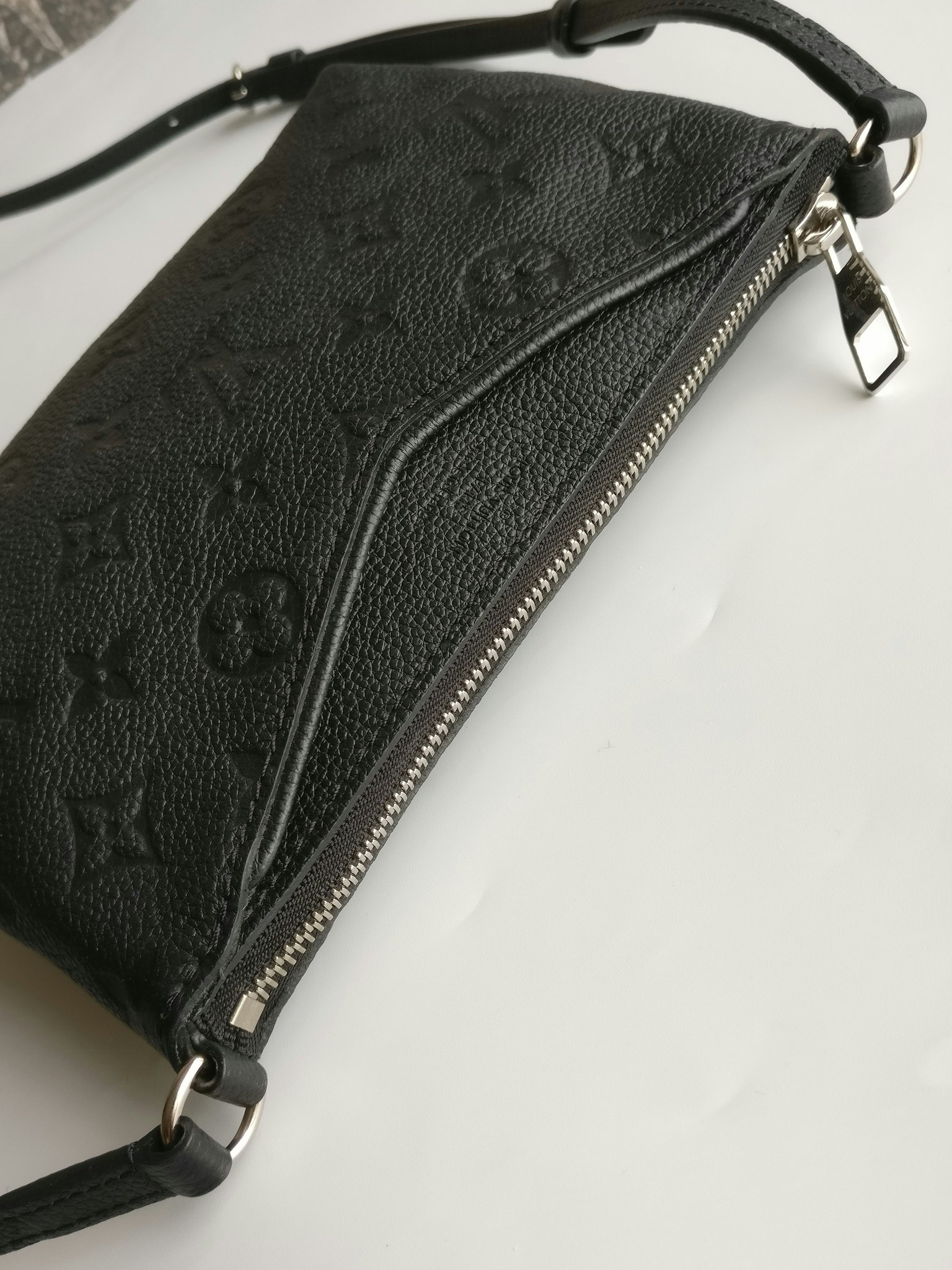 Louis Vuitton Pochette Pallas Uniformes crossbody
