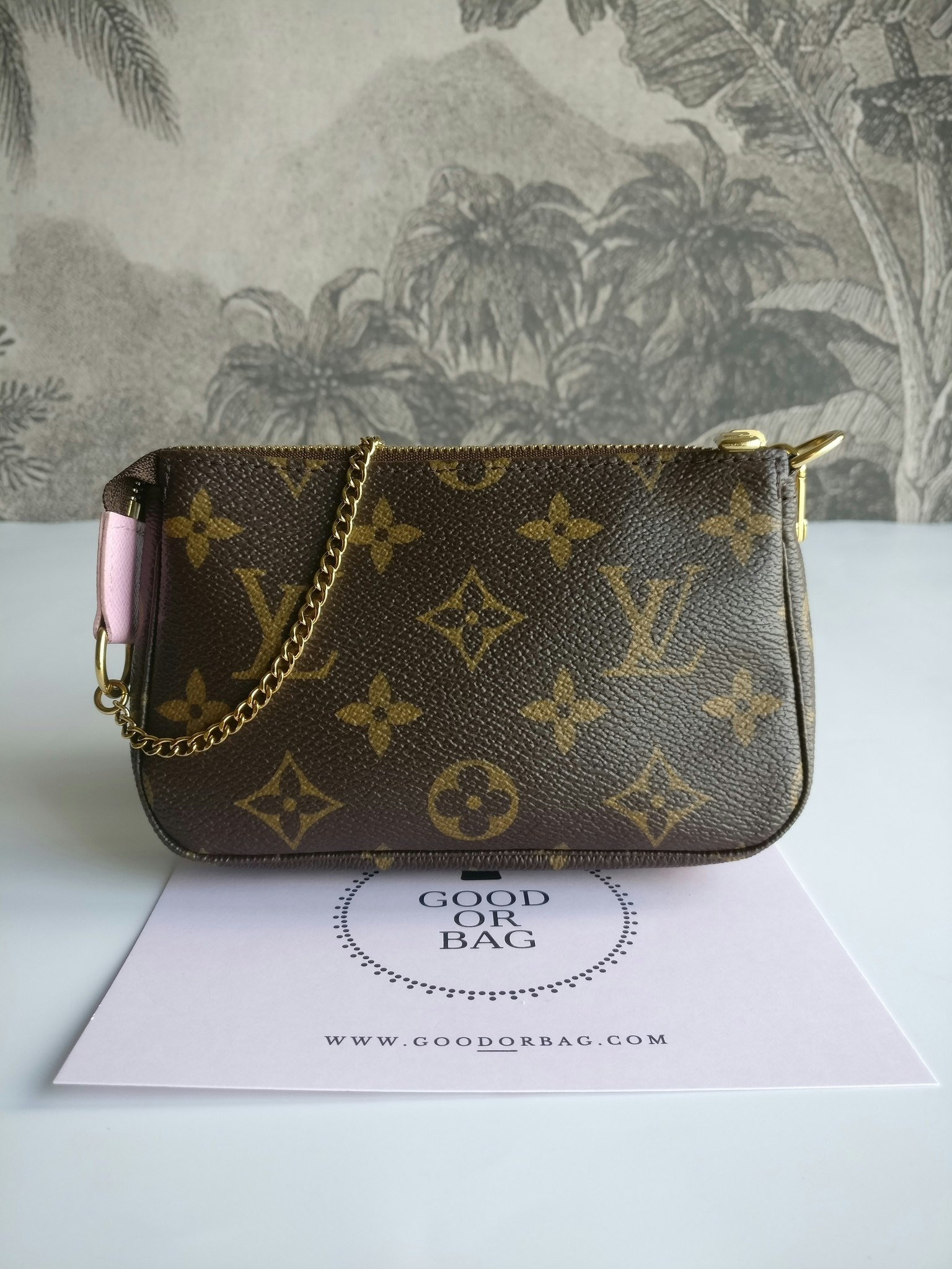 Louis Vuitton Mini Pochette Illustre