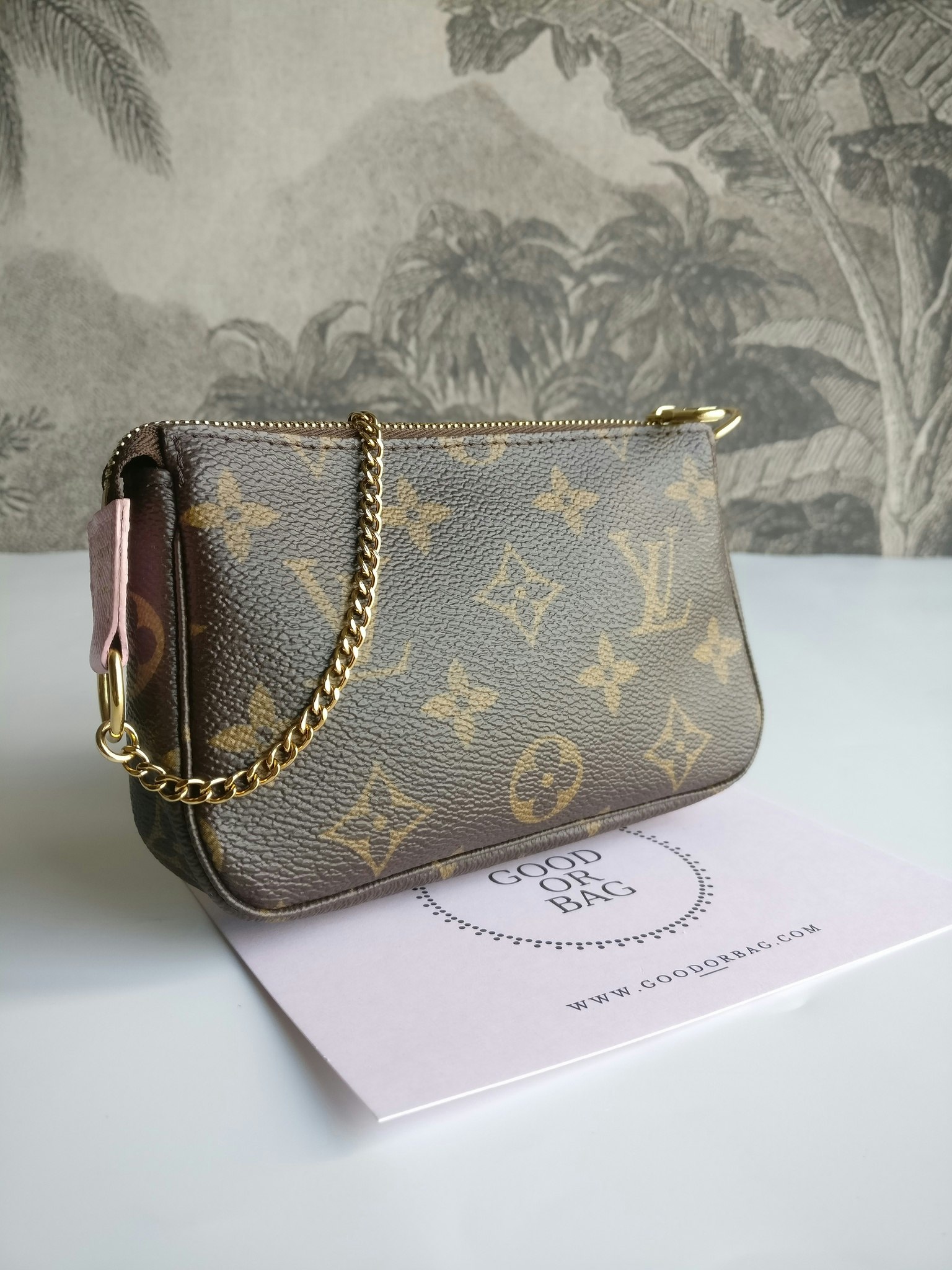 Louis Vuitton Mini Pochette Illustre