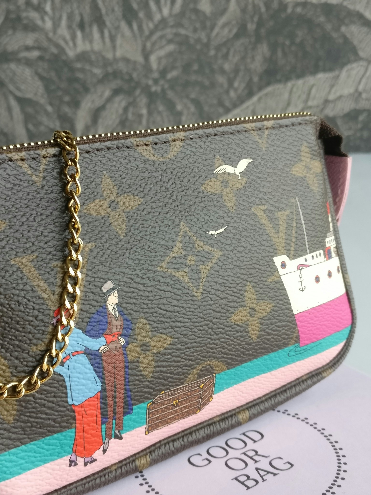 Louis Vuitton Mini Pochette Illustre