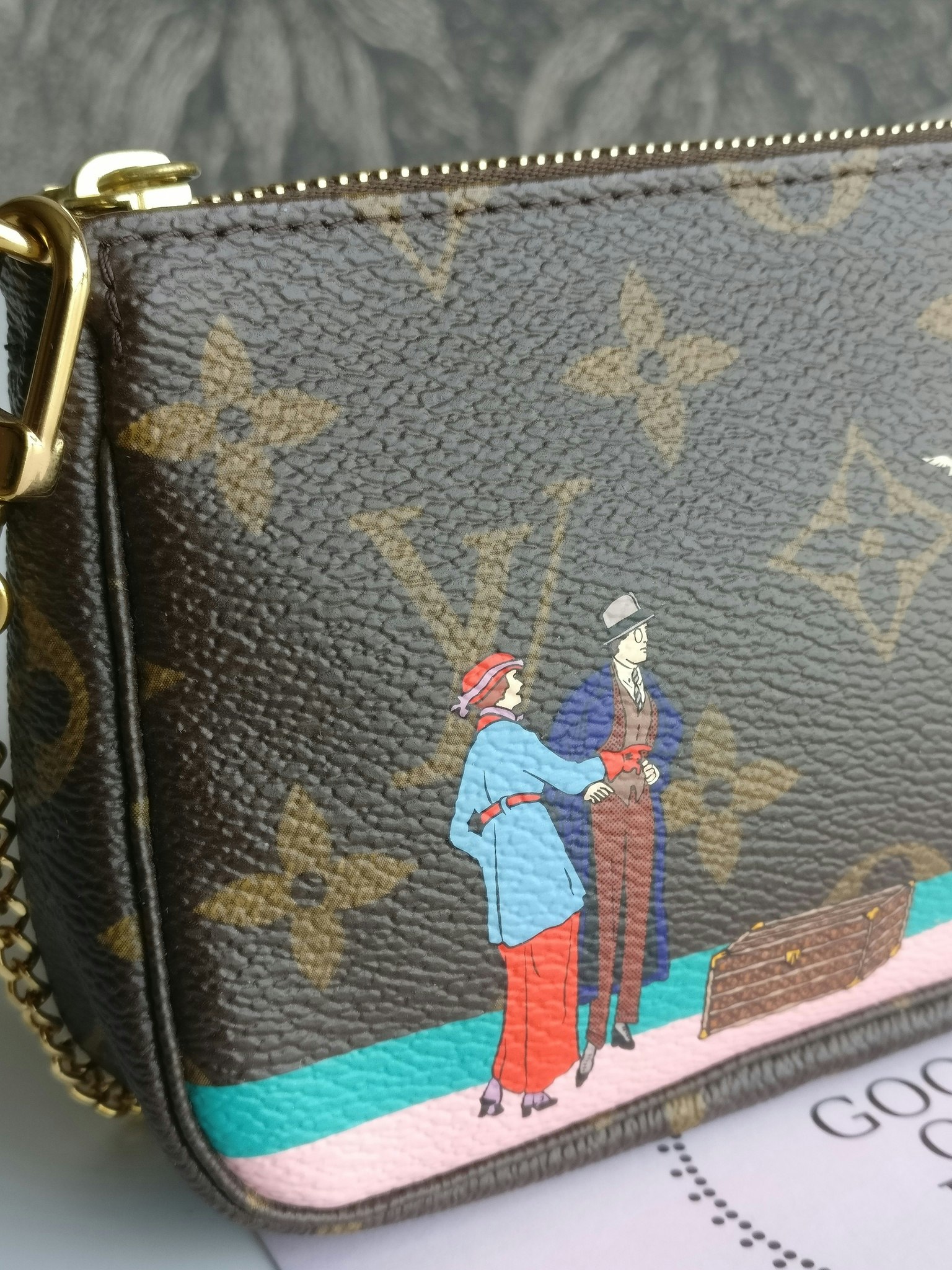 Louis Vuitton Mini Pochette Illustre