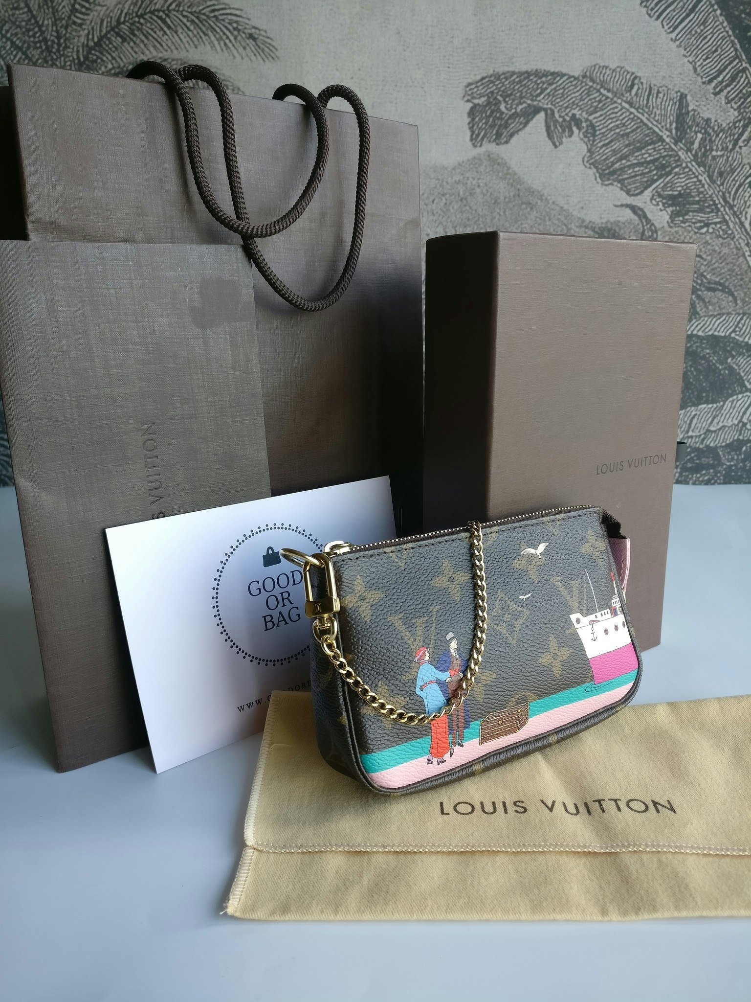 Louis Vuitton Mini Pochette Illustre