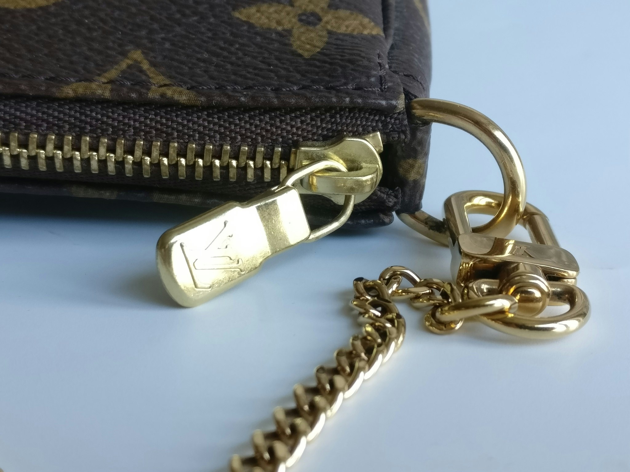 Louis Vuitton Mini Pochette Illustre