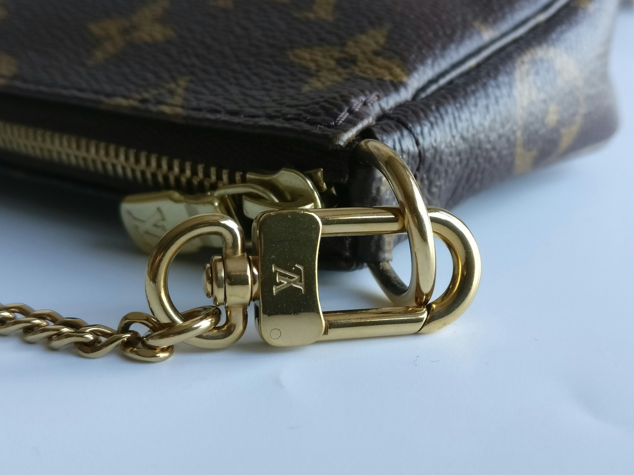 Louis Vuitton Mini Pochette Illustre