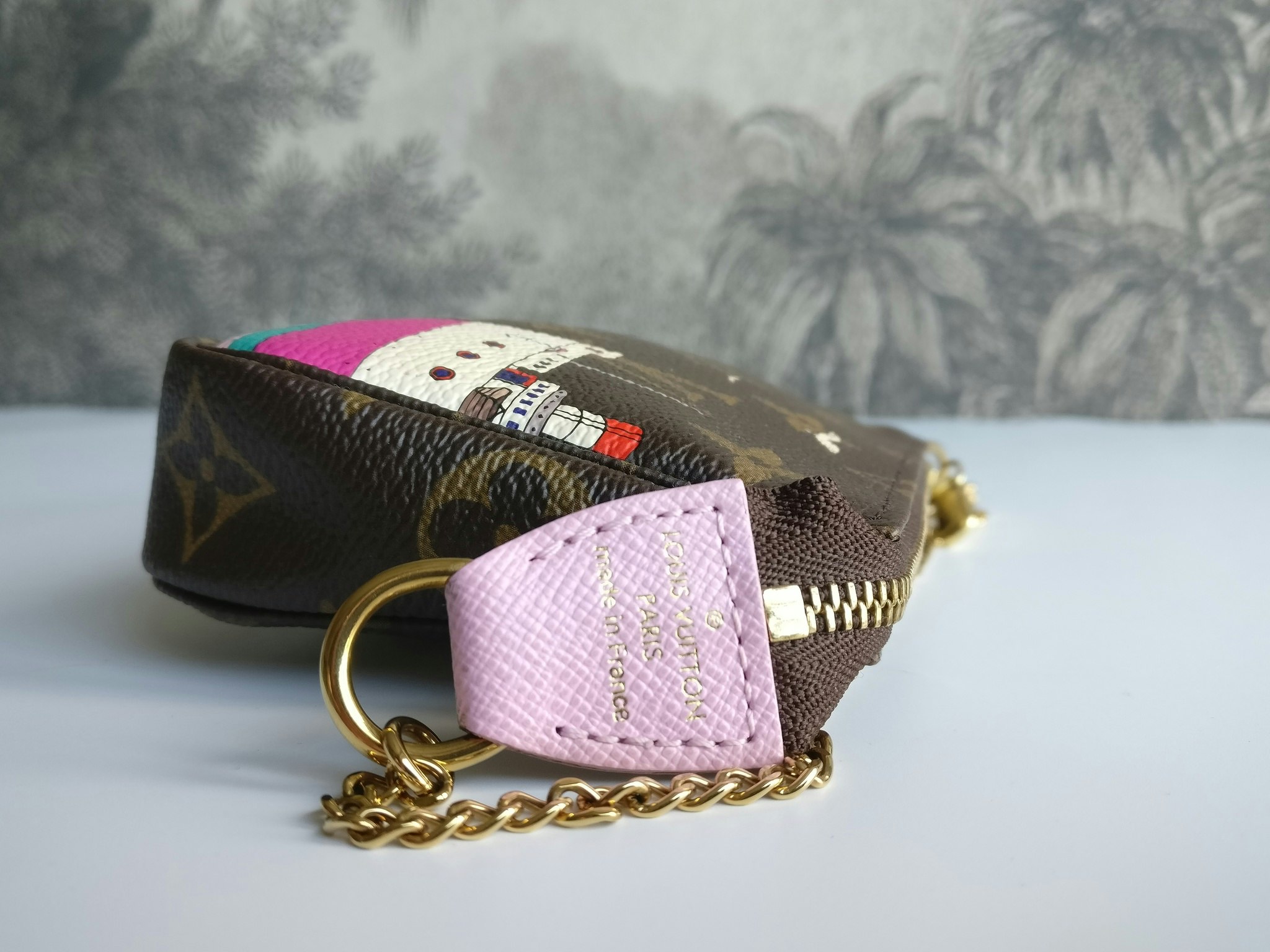 Louis Vuitton Mini Pochette Illustre