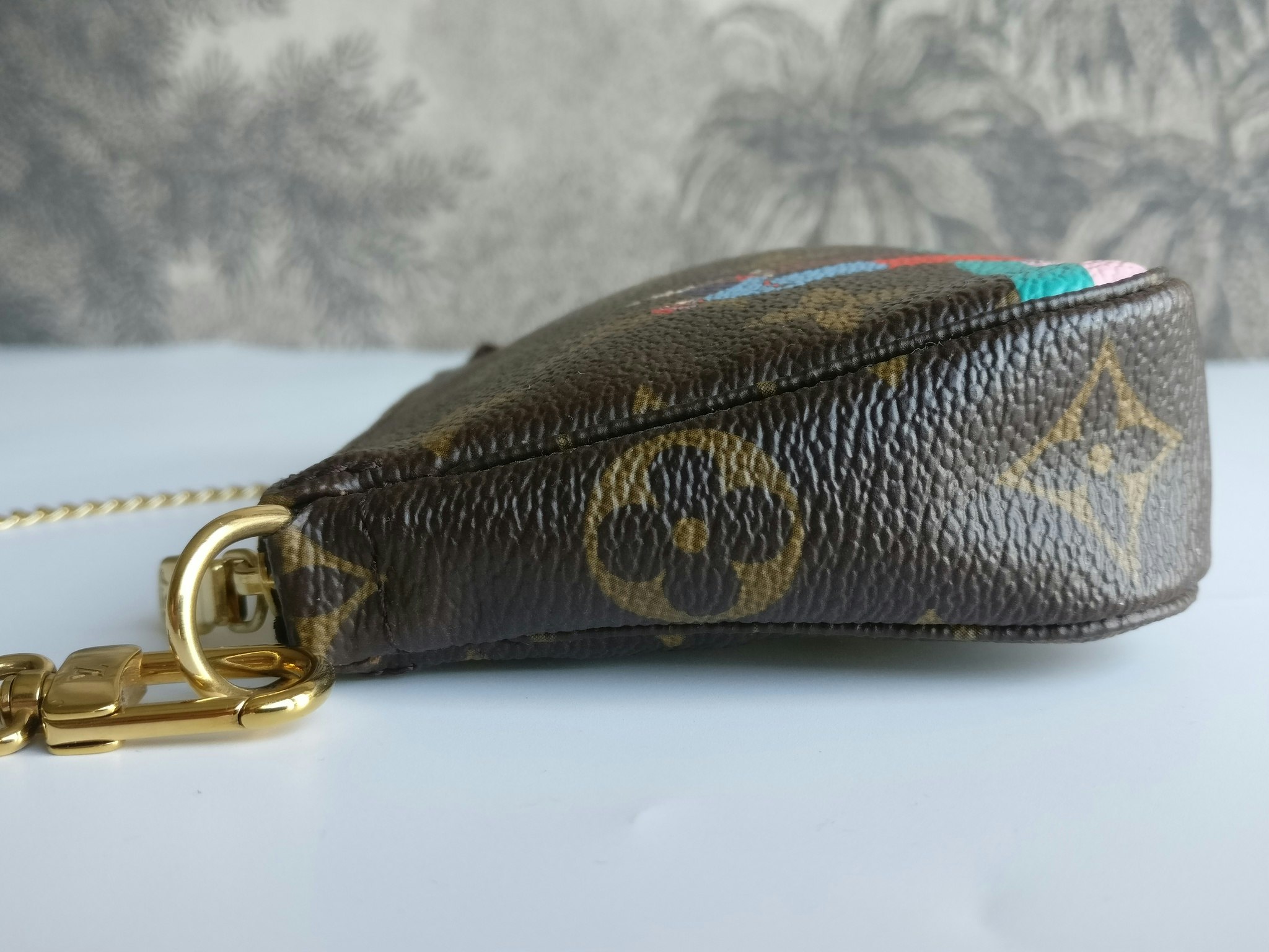Louis Vuitton Mini Pochette Illustre