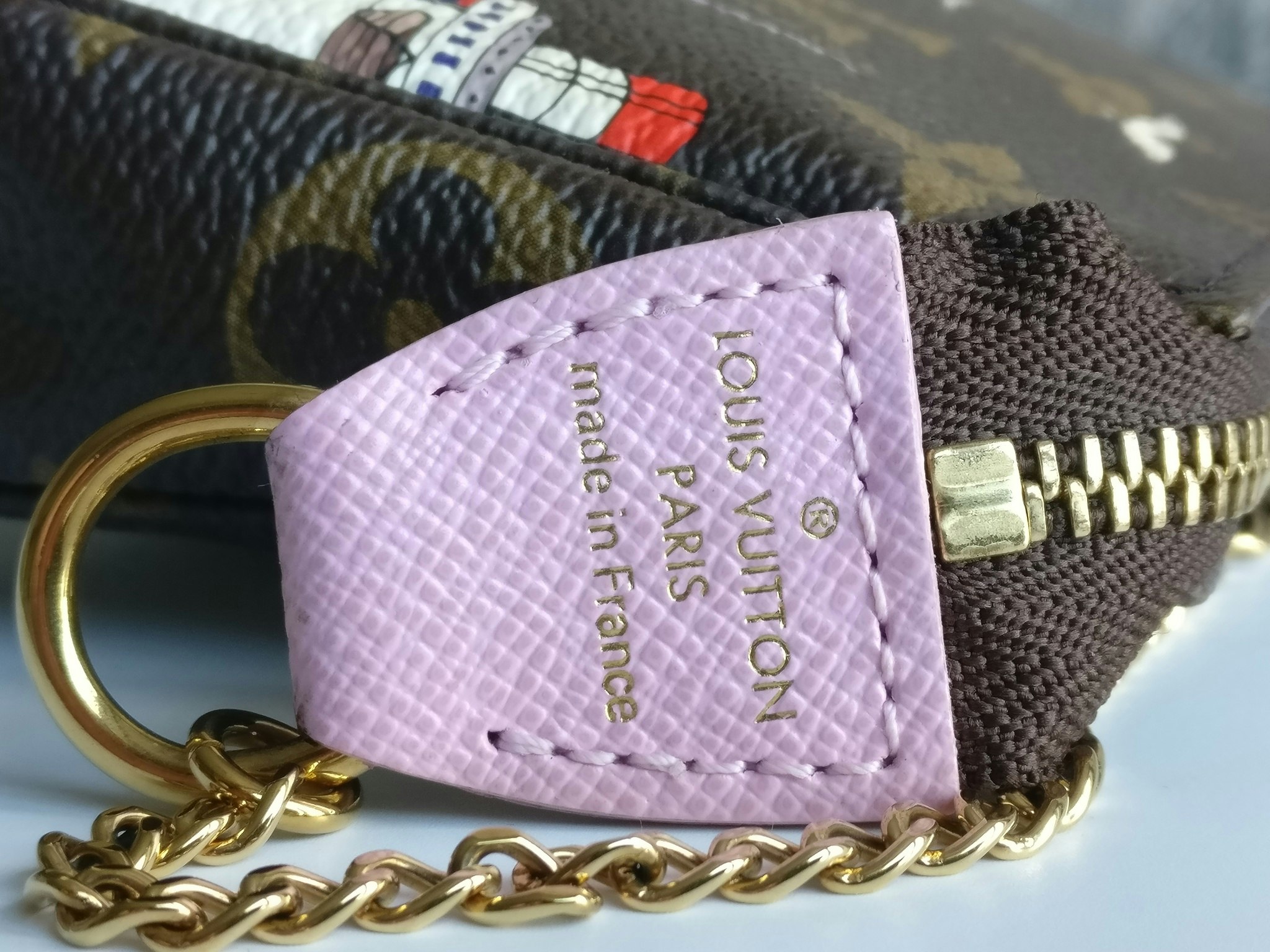 Louis Vuitton Mini Pochette Illustre