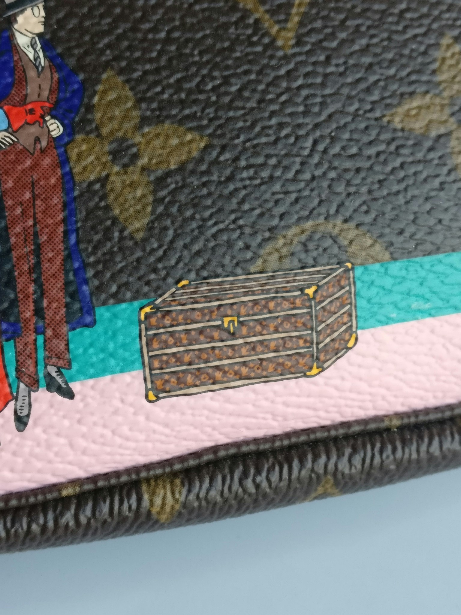 Louis Vuitton Mini Pochette Illustre