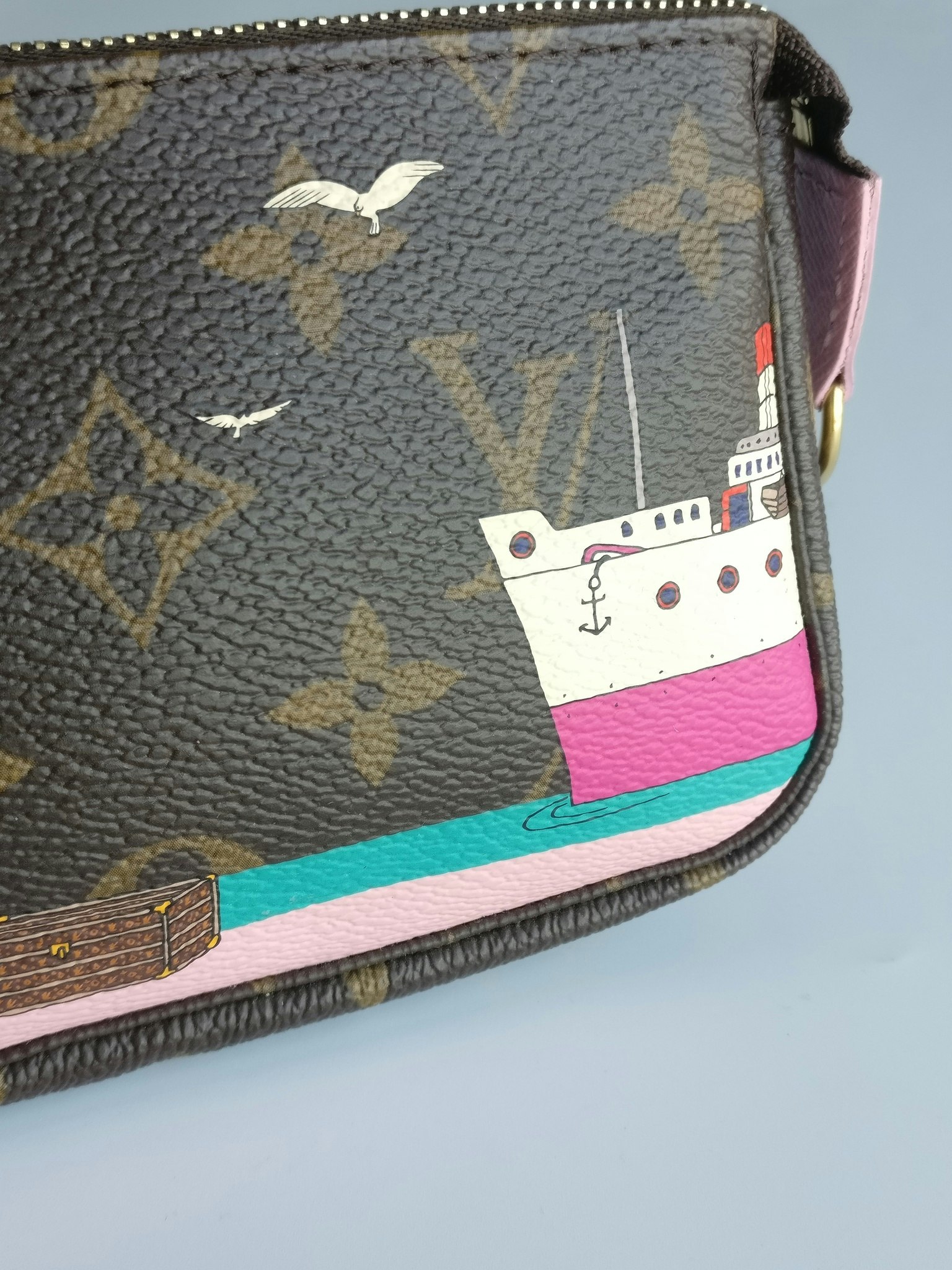 Louis Vuitton Mini Pochette Illustre