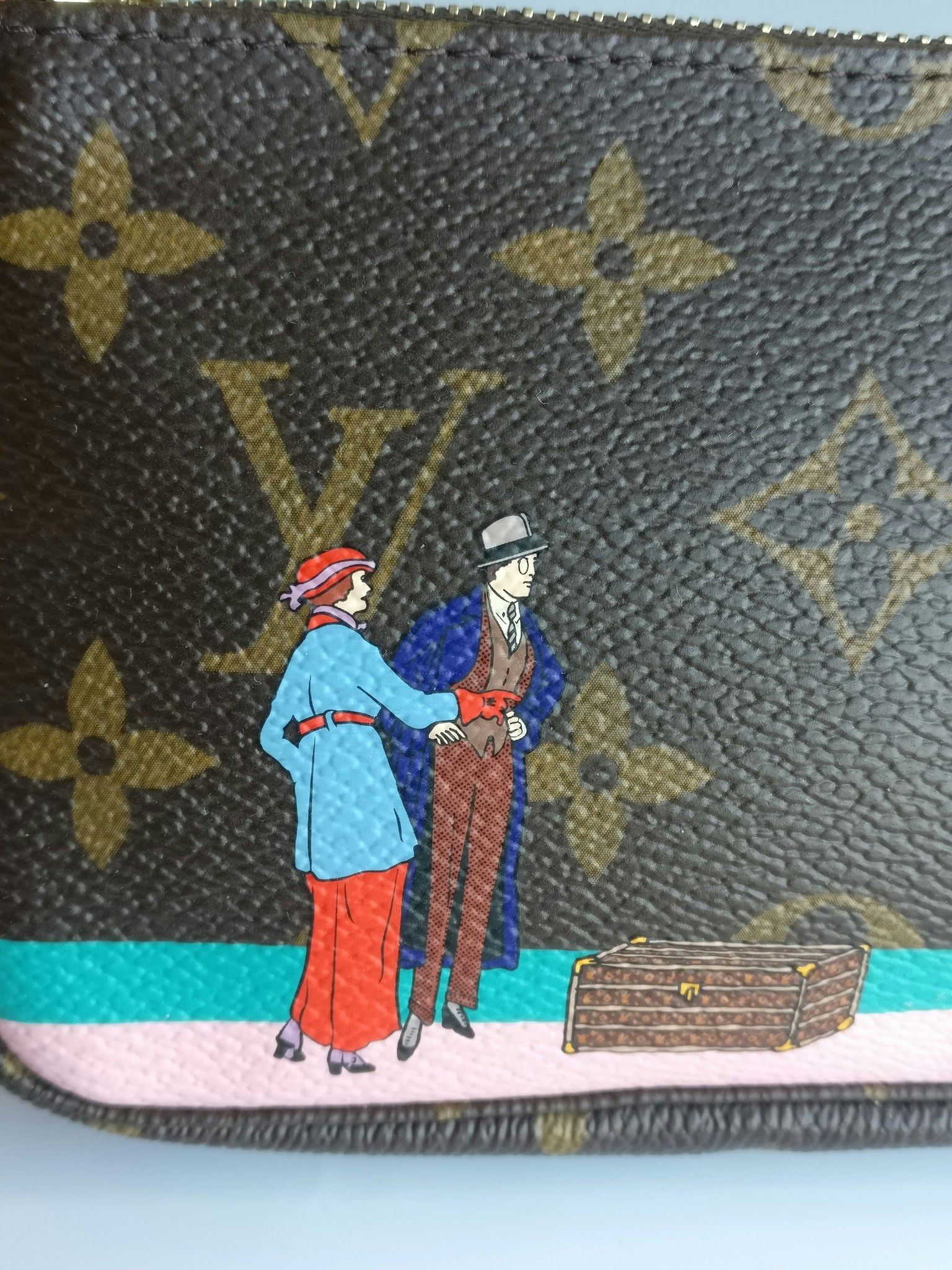 Louis Vuitton Mini Pochette Illustre