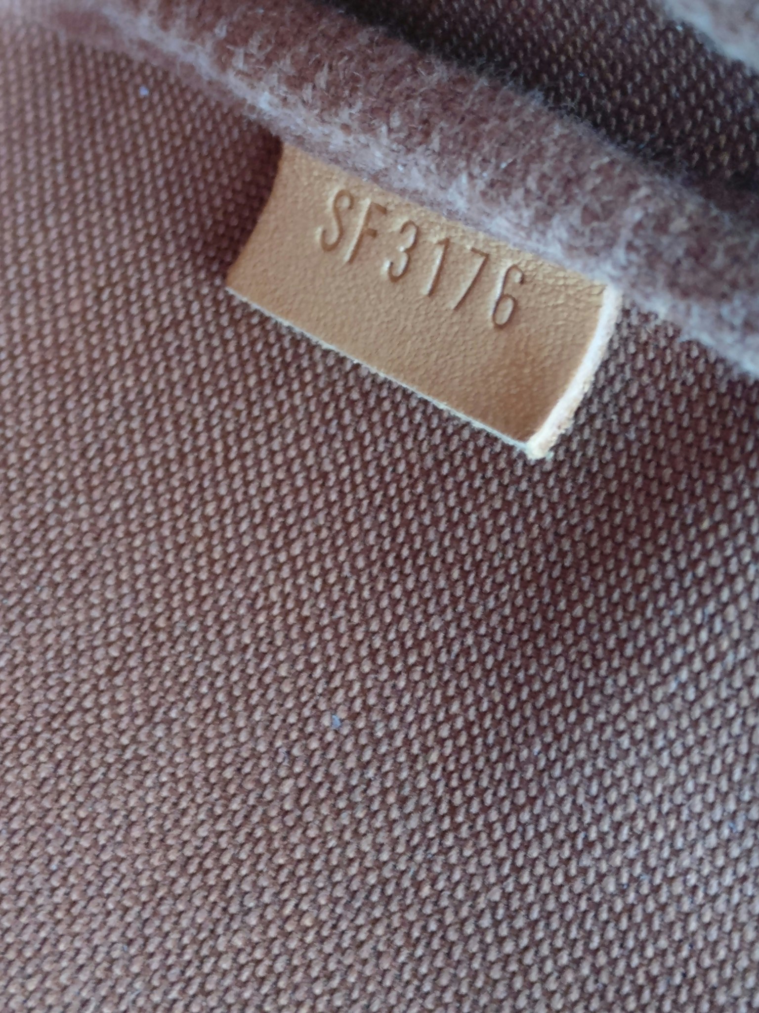 Louis Vuitton Mini Pochette Illustre