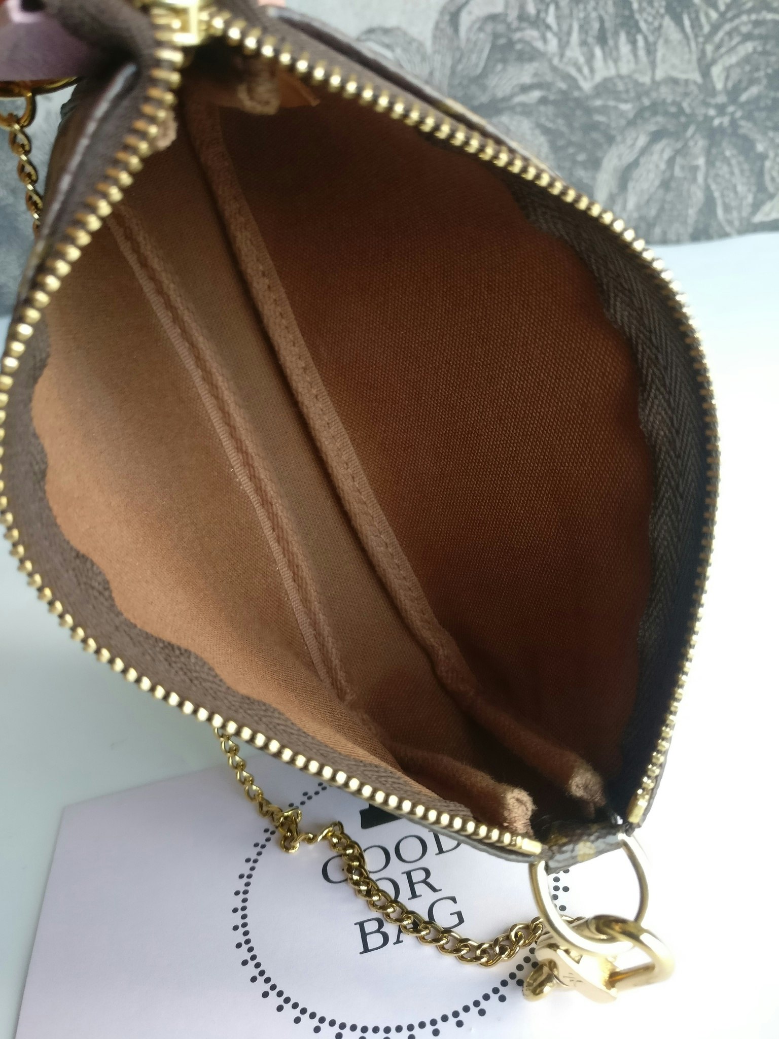 Louis Vuitton Mini Pochette Illustre