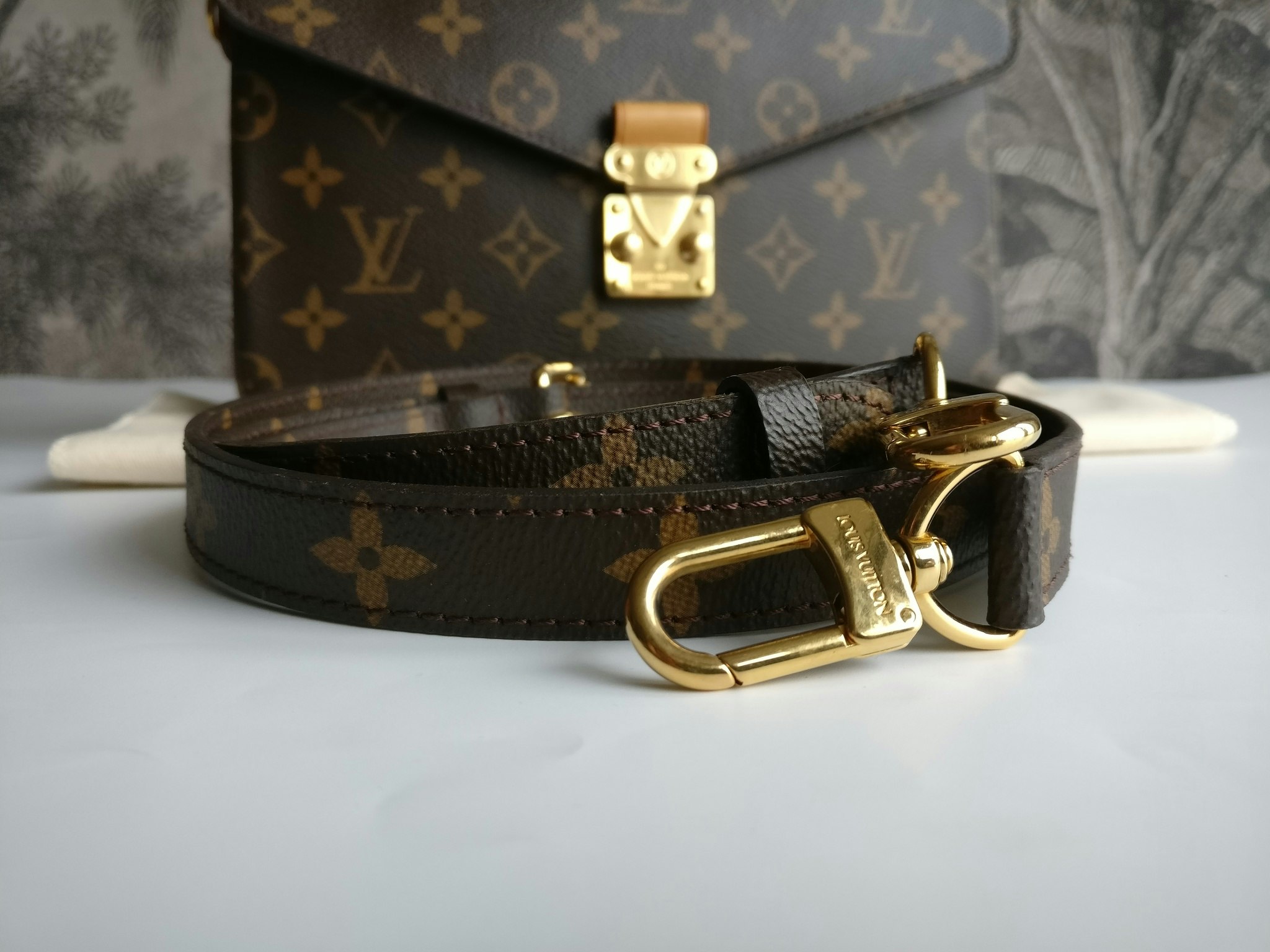 Louis Vuitton Pochette Metis