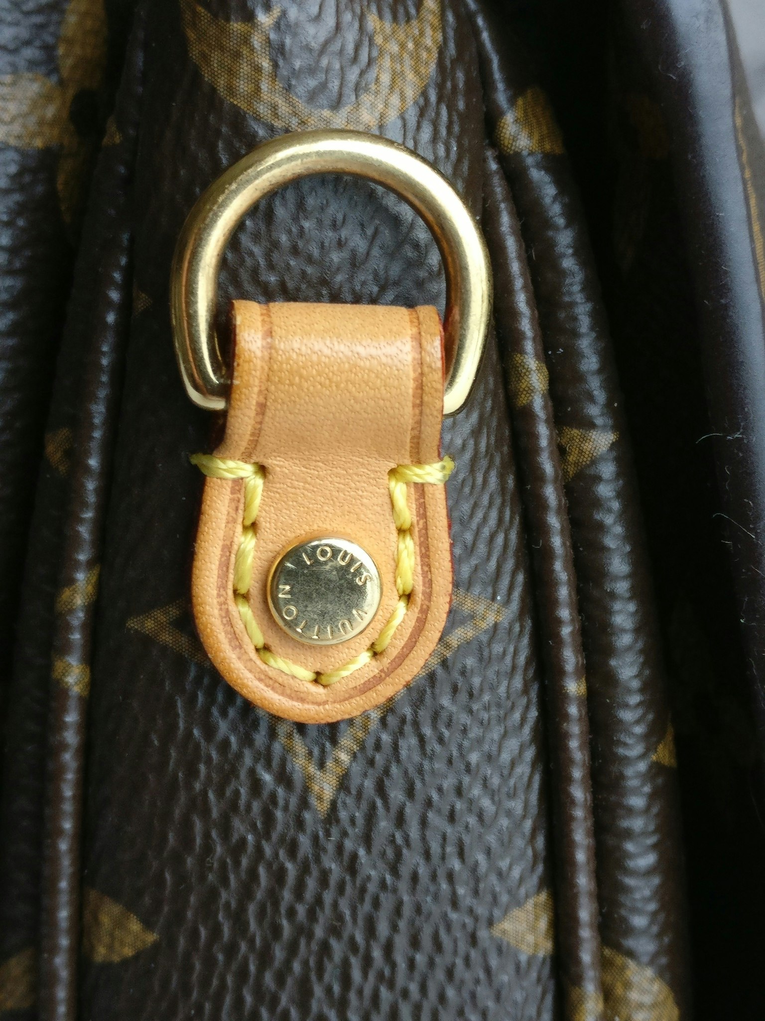 Louis Vuitton Pochette Metis