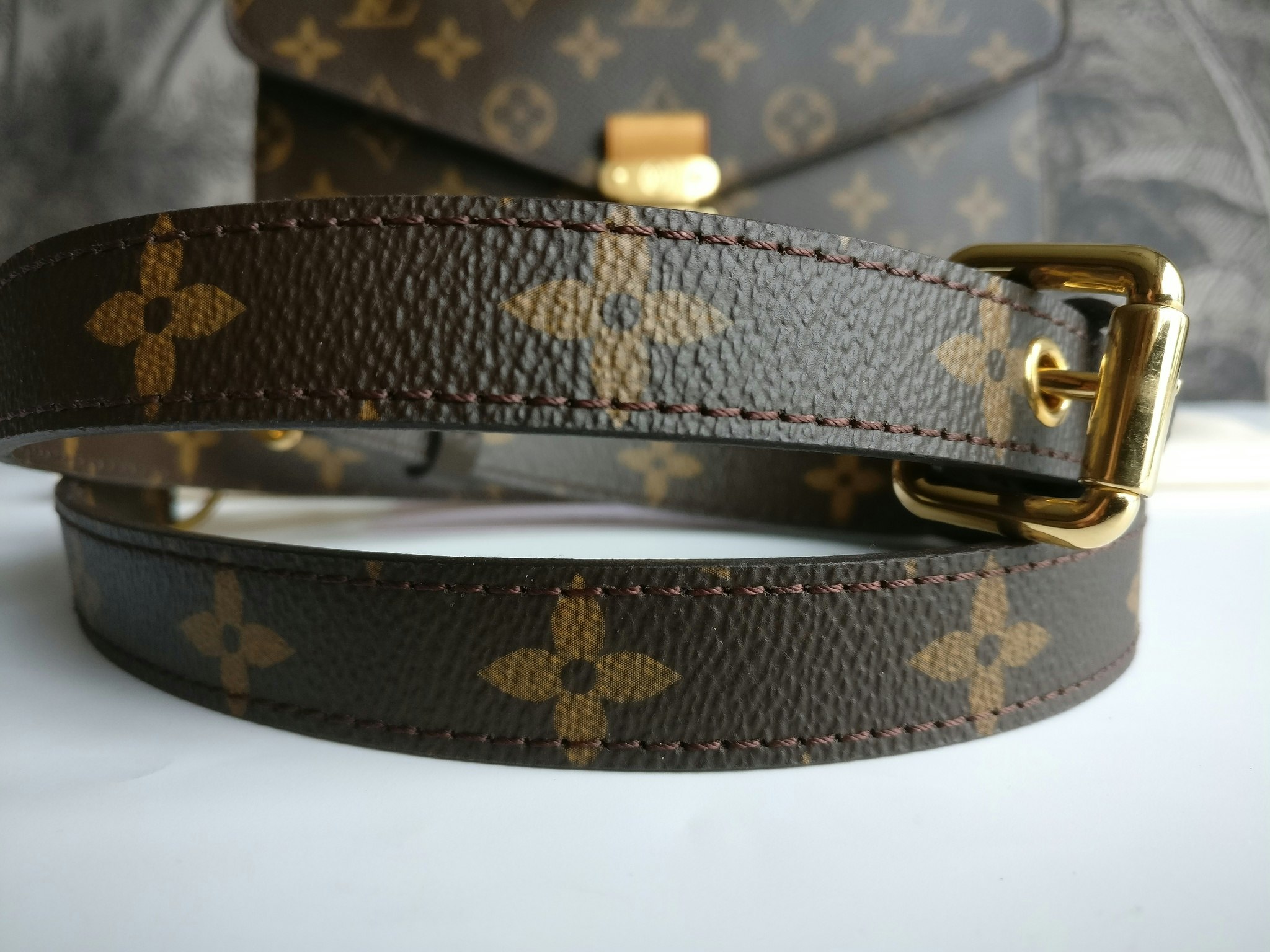 Louis Vuitton Pochette Metis