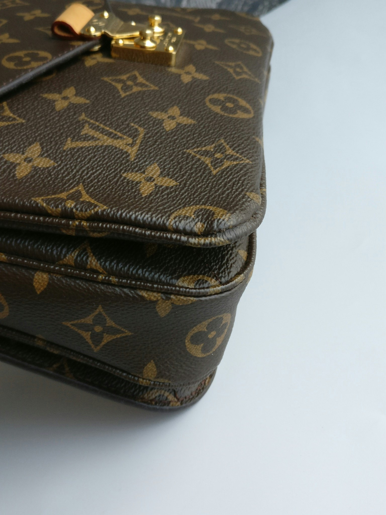 Louis Vuitton Pochette Metis