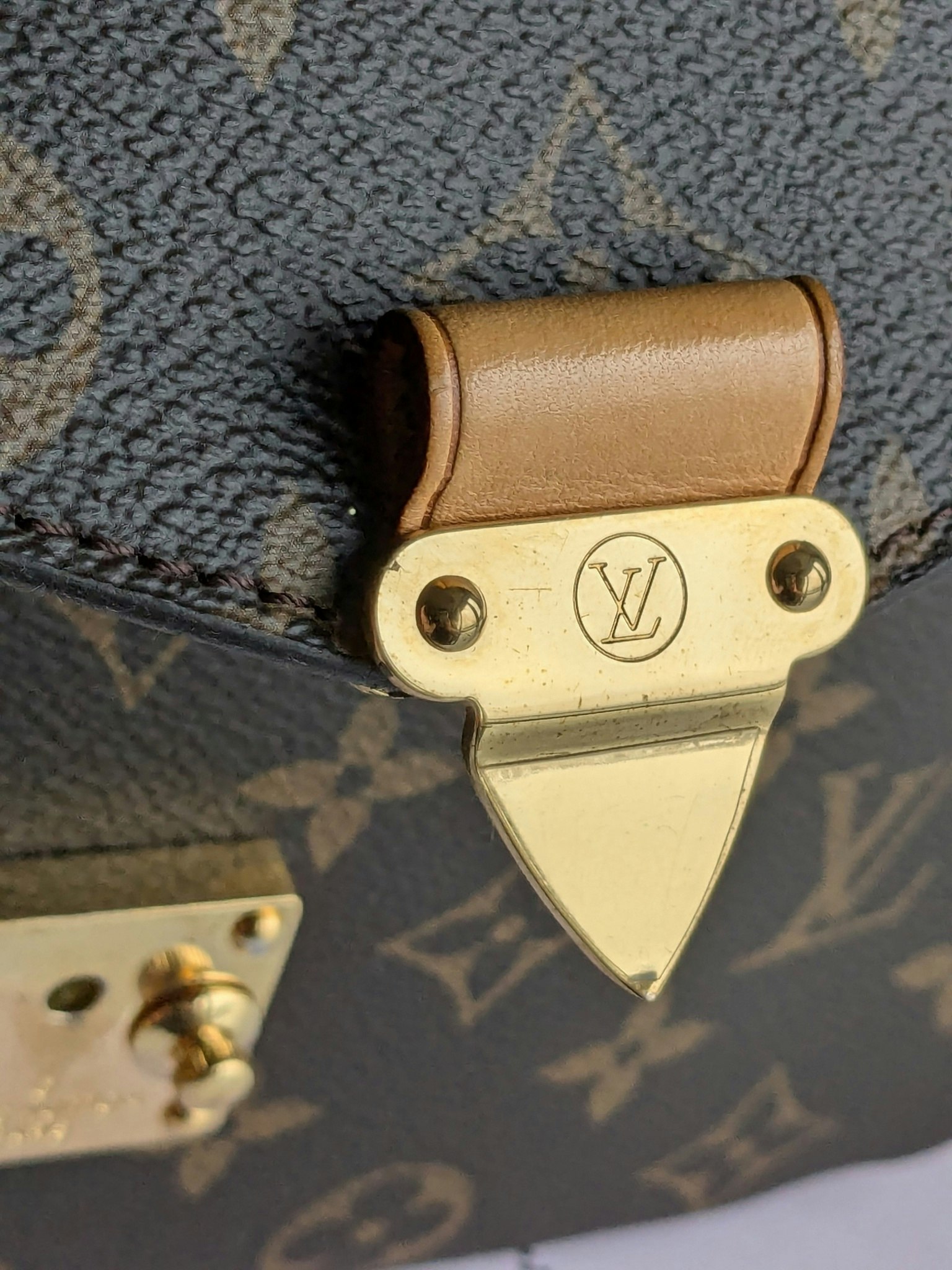 Louis Vuitton Pochette Metis