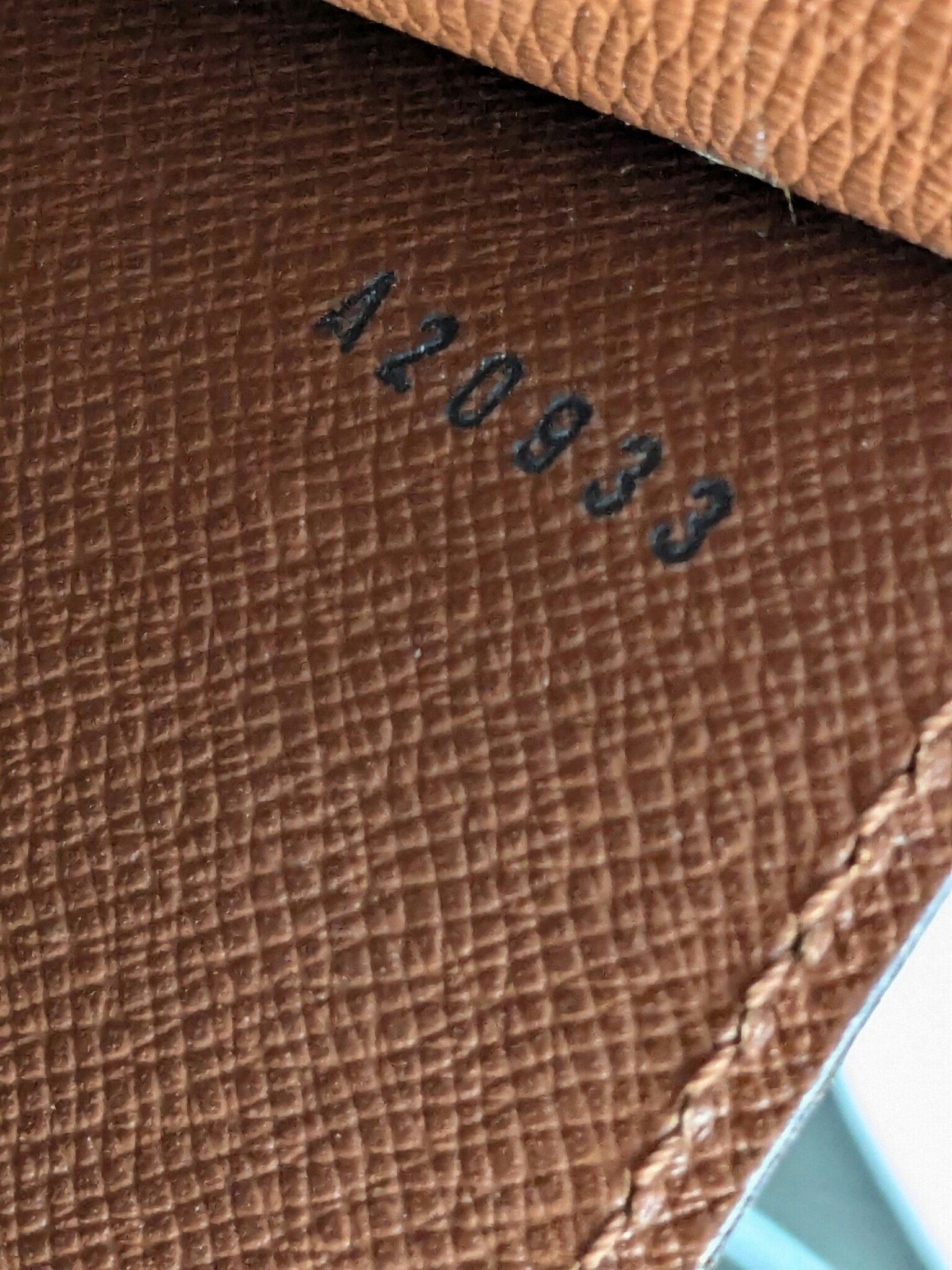 Louis Vuitton Monceau 26