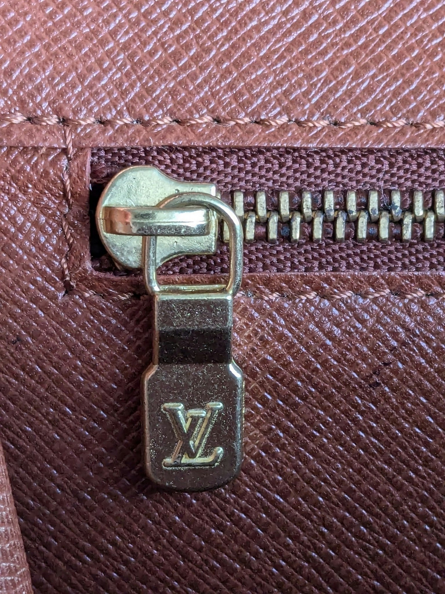Louis Vuitton Monceau 26
