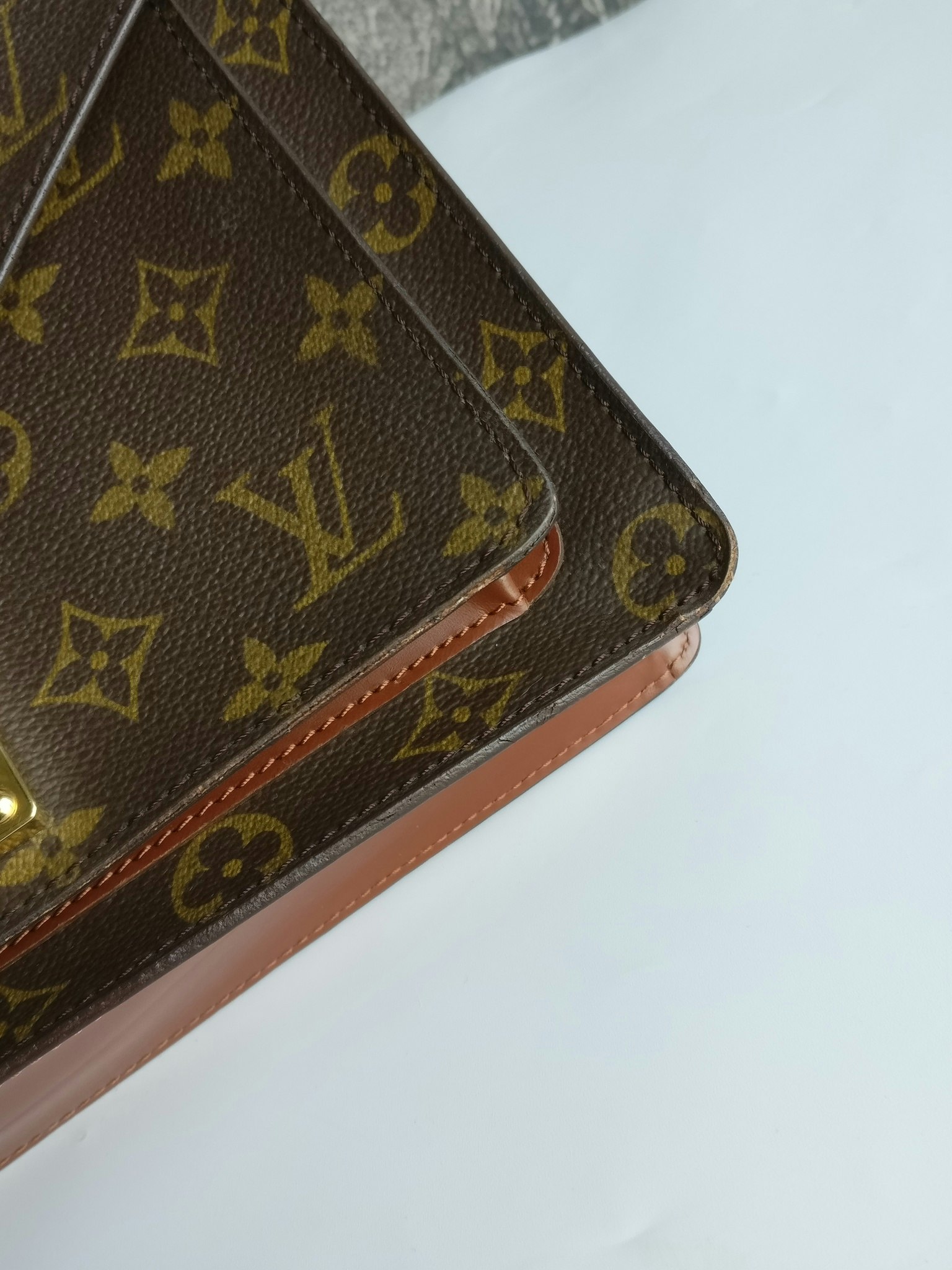 Louis Vuitton Monceau 26