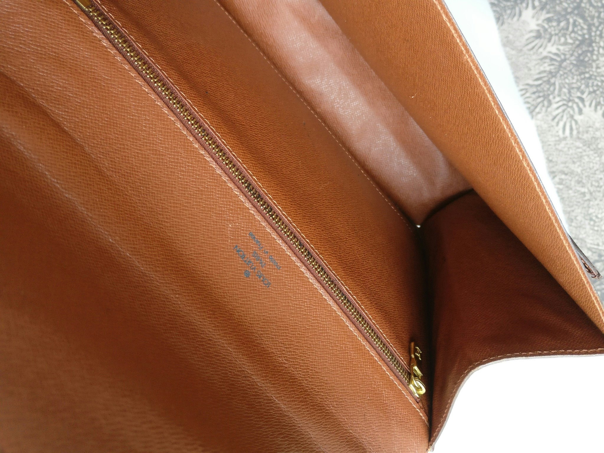 Louis Vuitton Monceau 26