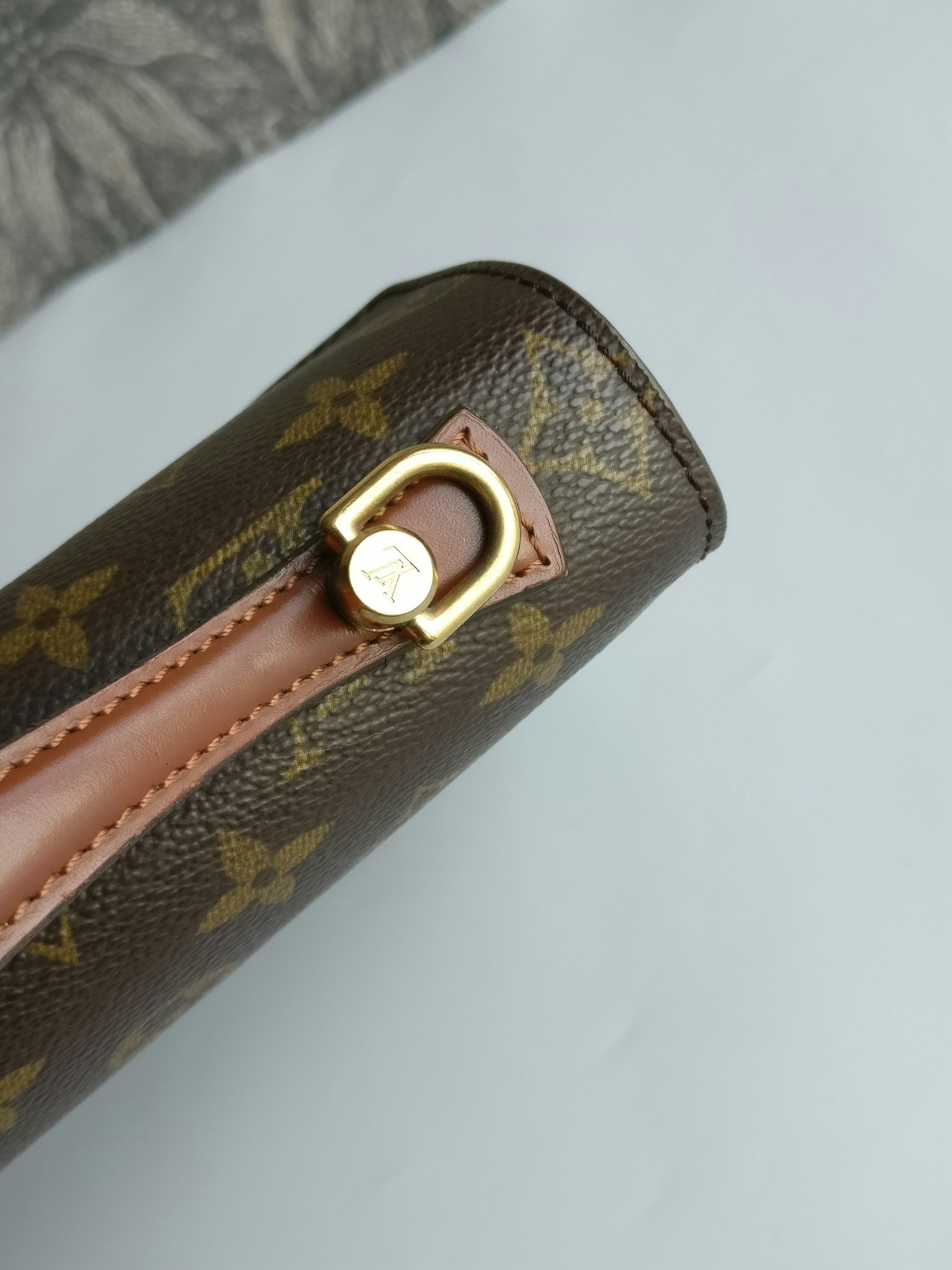 Louis Vuitton Monceau 26