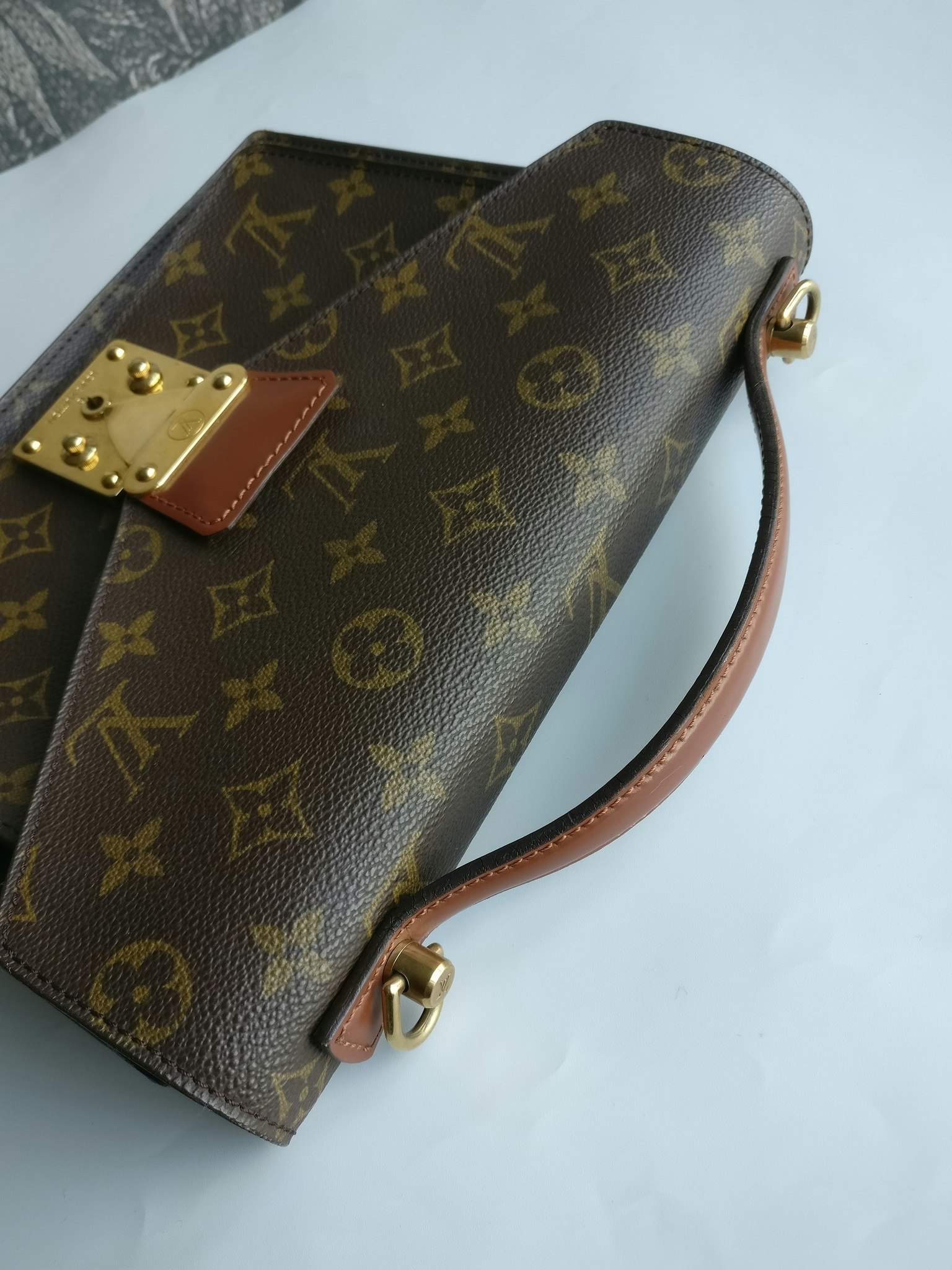 Louis Vuitton Monceau 26