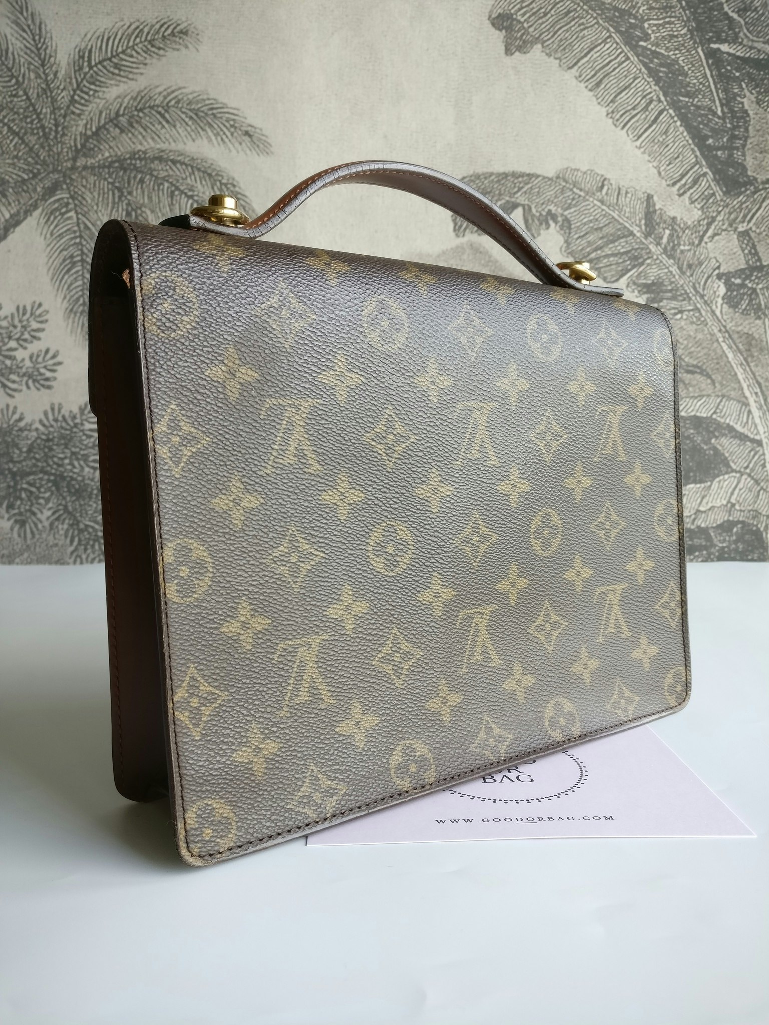 Louis Vuitton Monceau 26