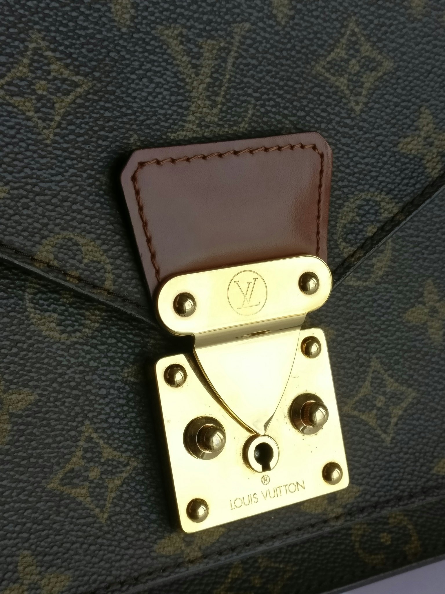 Louis Vuitton Monceau 26
