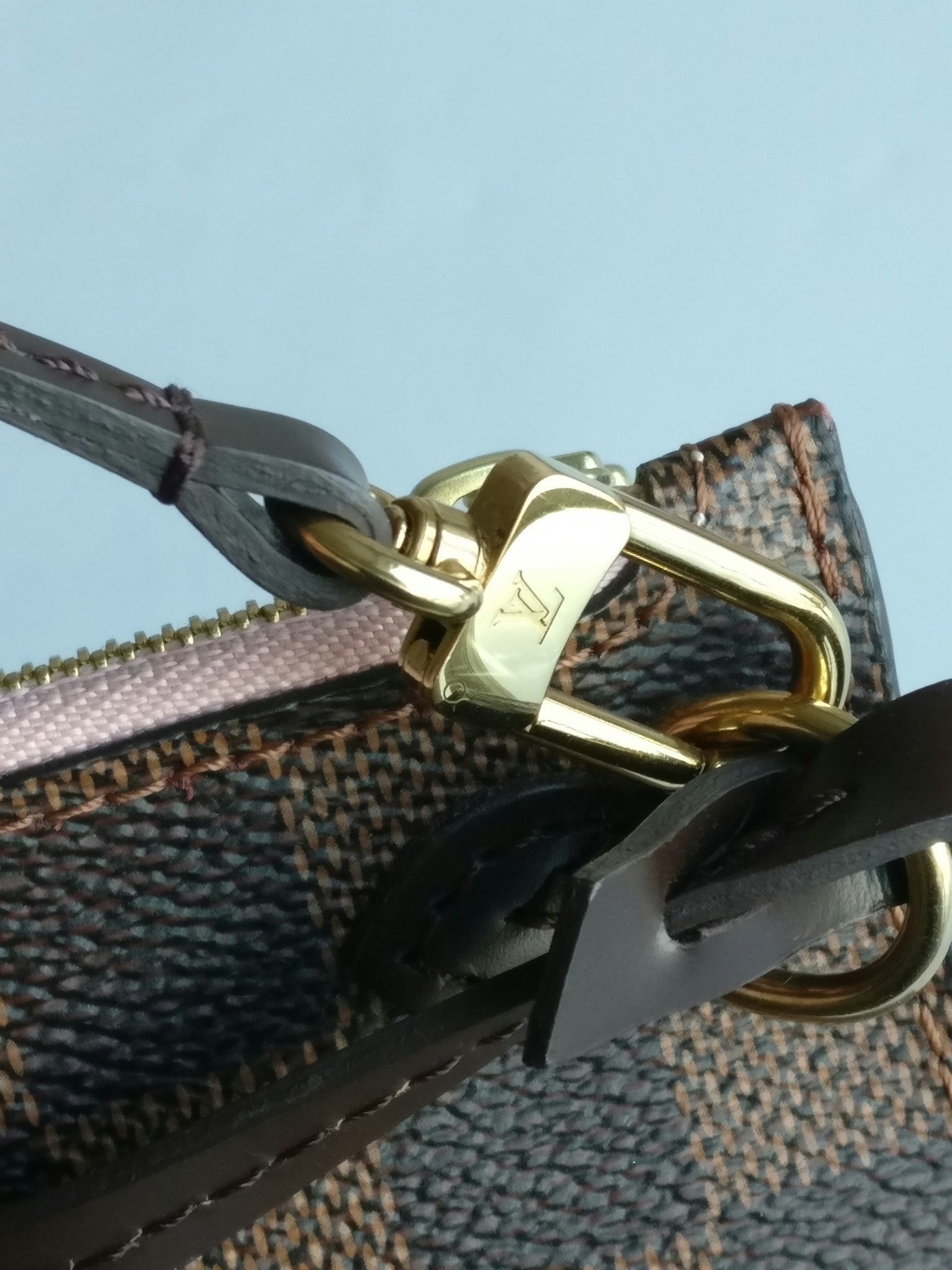 Louis Vuitton Neverfull MM Pochette