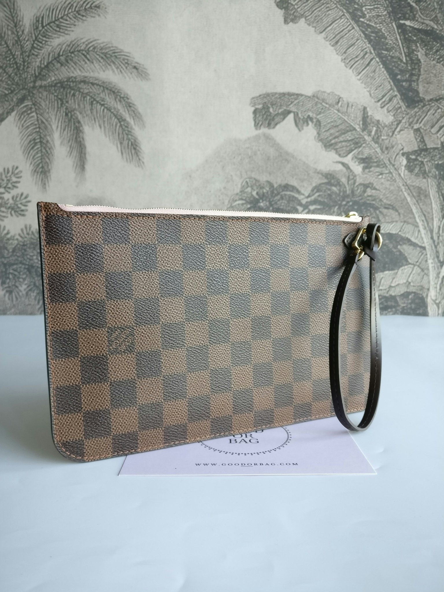 Louis Vuitton Neverfull MM Pochette