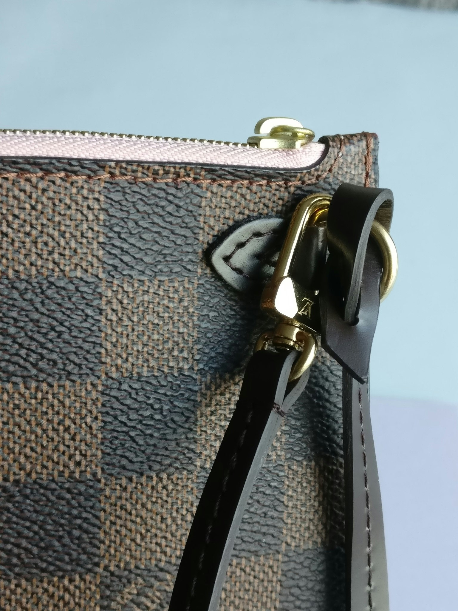 Louis Vuitton Neverfull MM Pochette