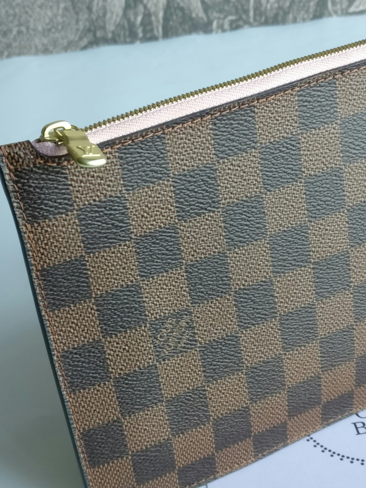 Louis Vuitton Neverfull MM Pochette