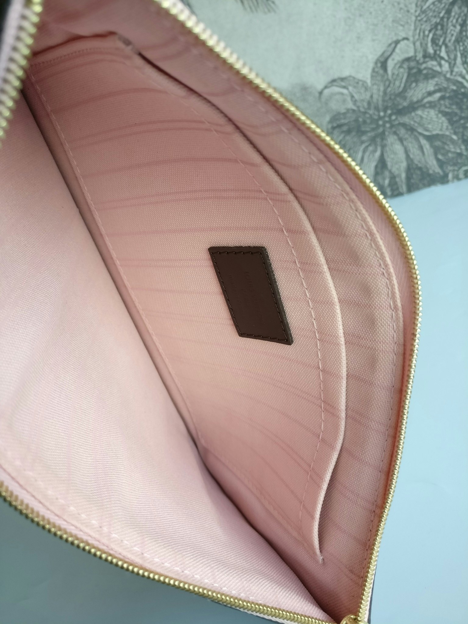 Louis Vuitton Neverfull MM Pochette