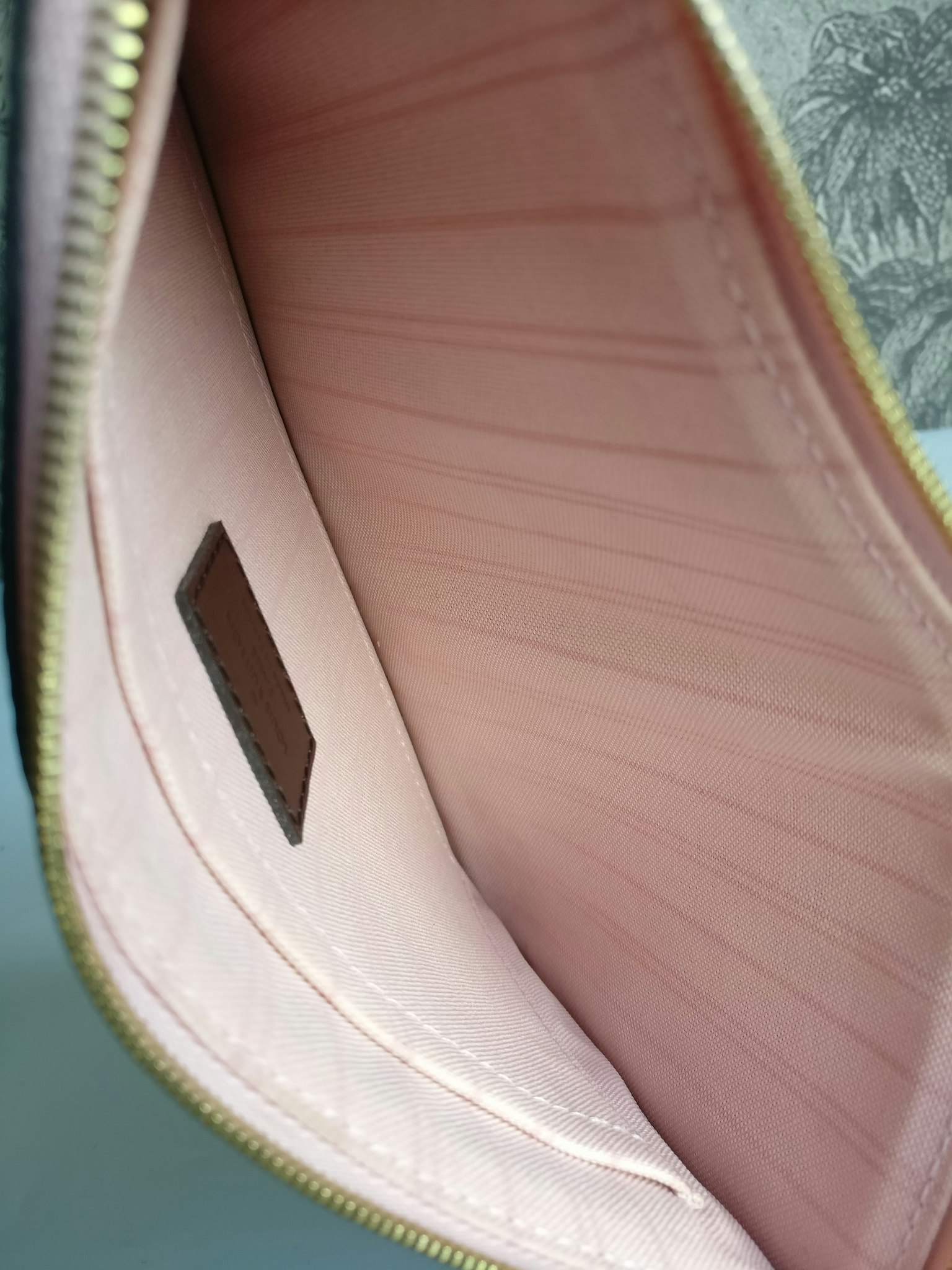 Louis Vuitton Neverfull MM Pochette