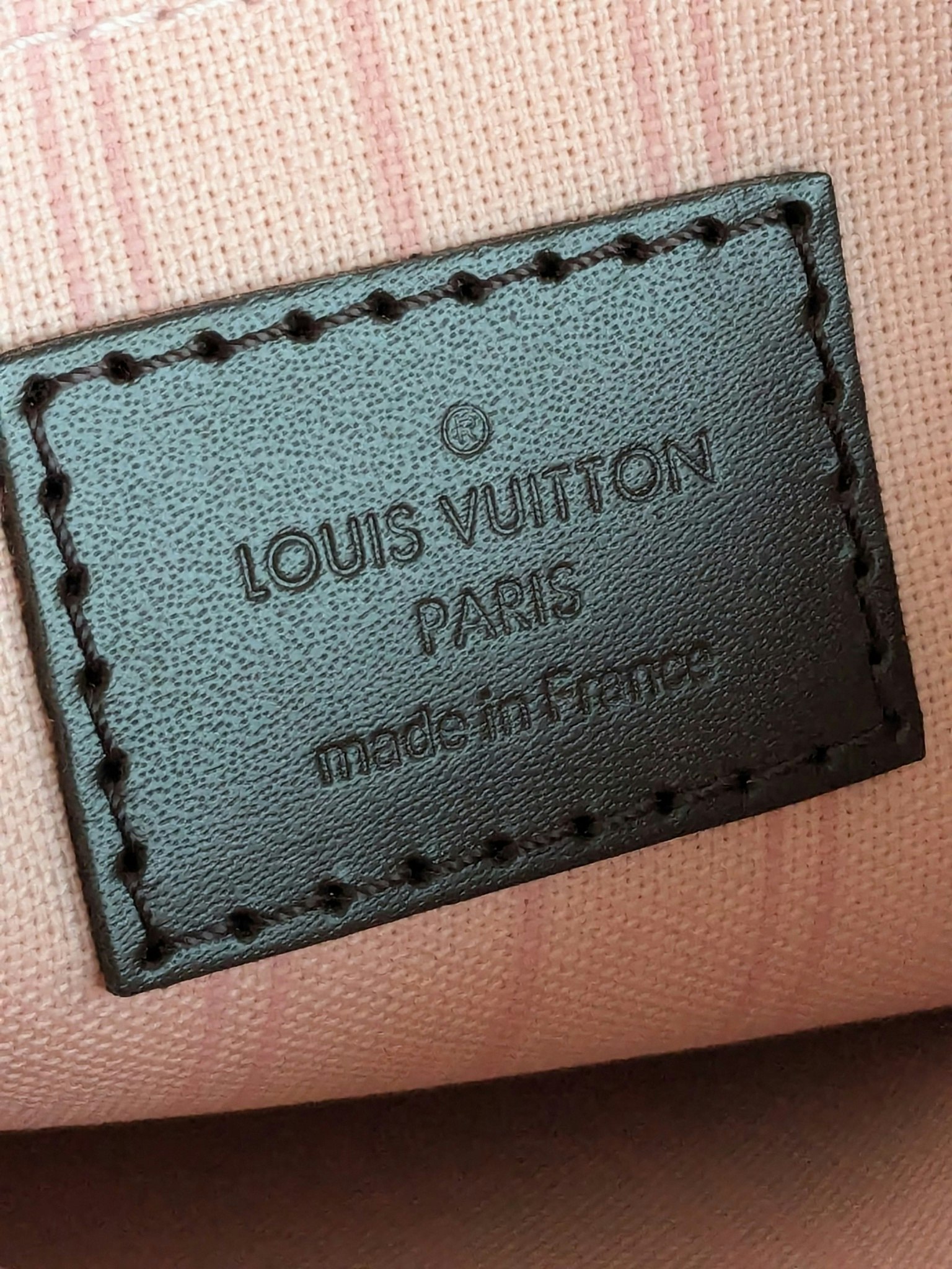 Louis Vuitton Neverfull MM Pochette