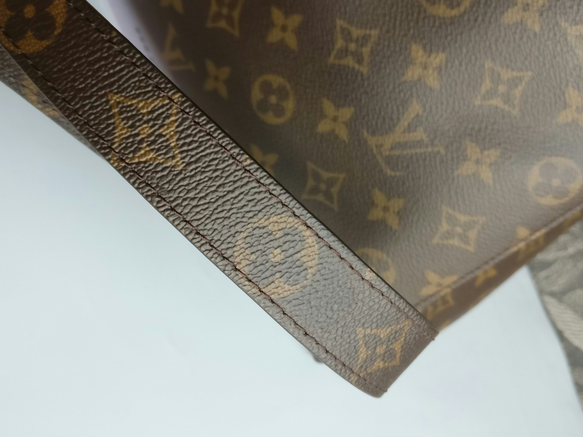Louis Vuitton Montaigne MM