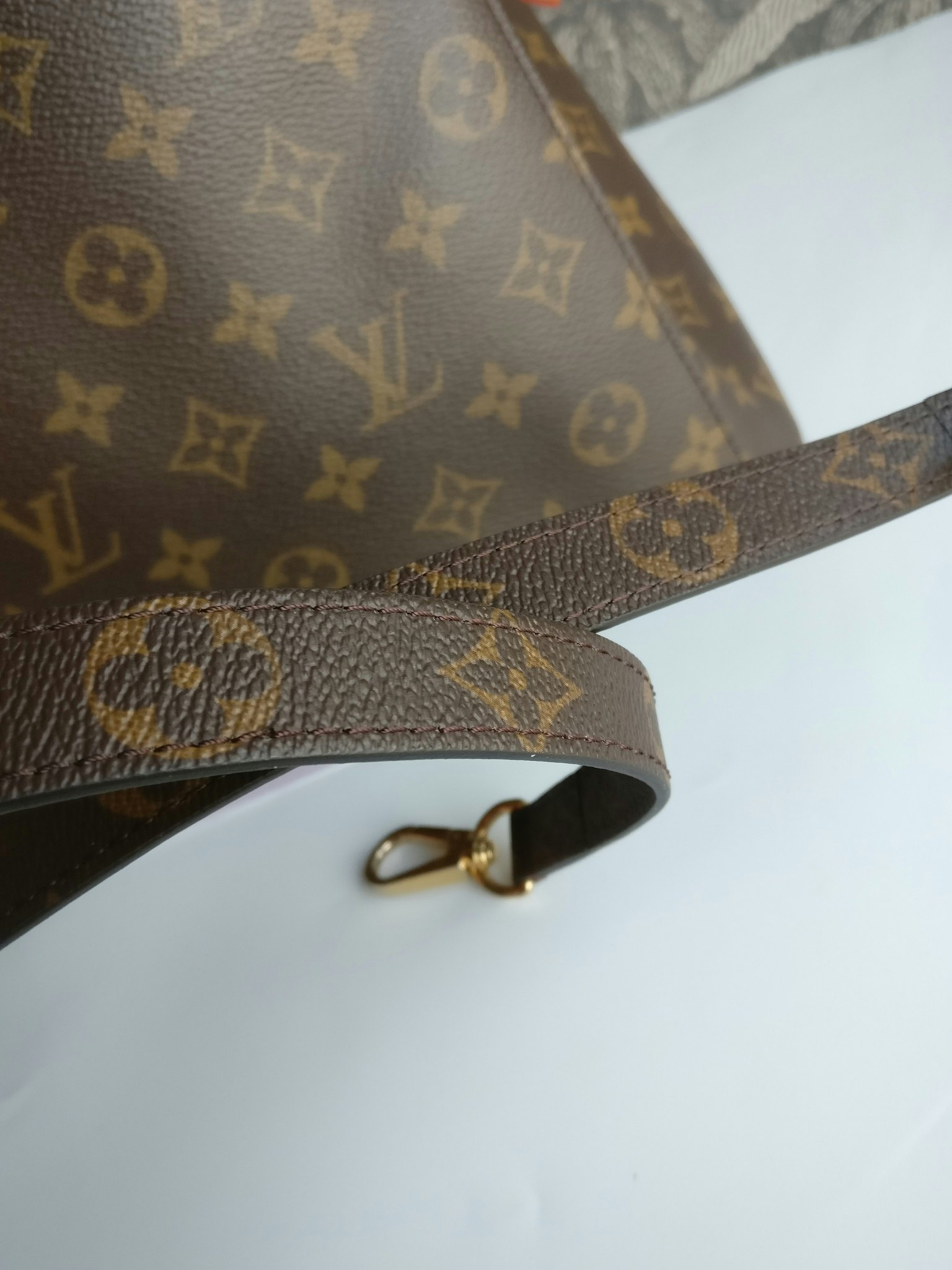 Louis Vuitton Montaigne MM