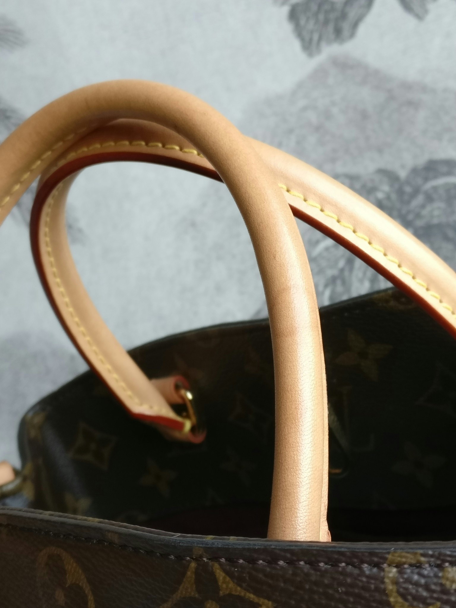 Louis Vuitton Montaigne MM